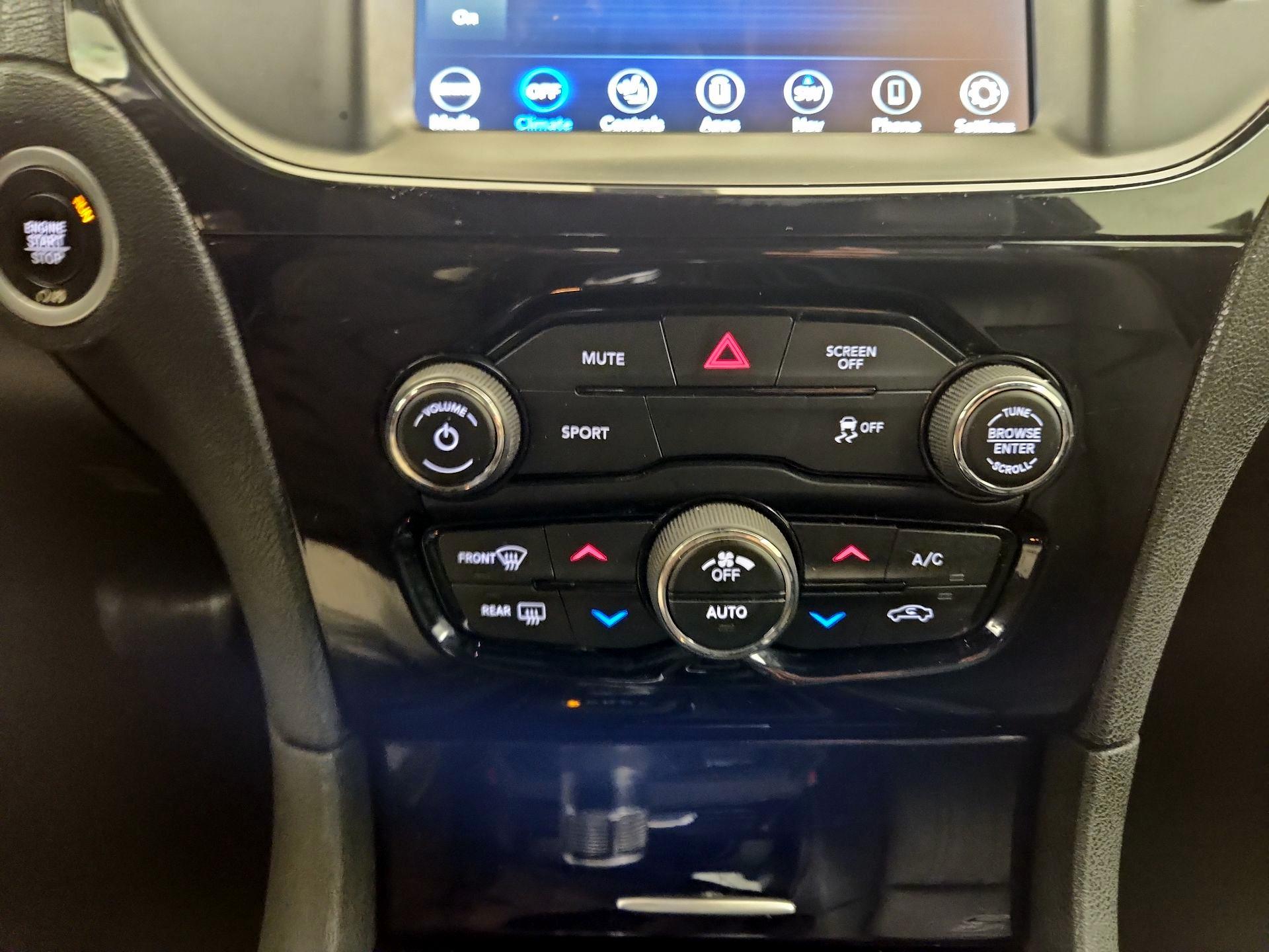 Thumbnail: 2020 Chrysler 300 - 17