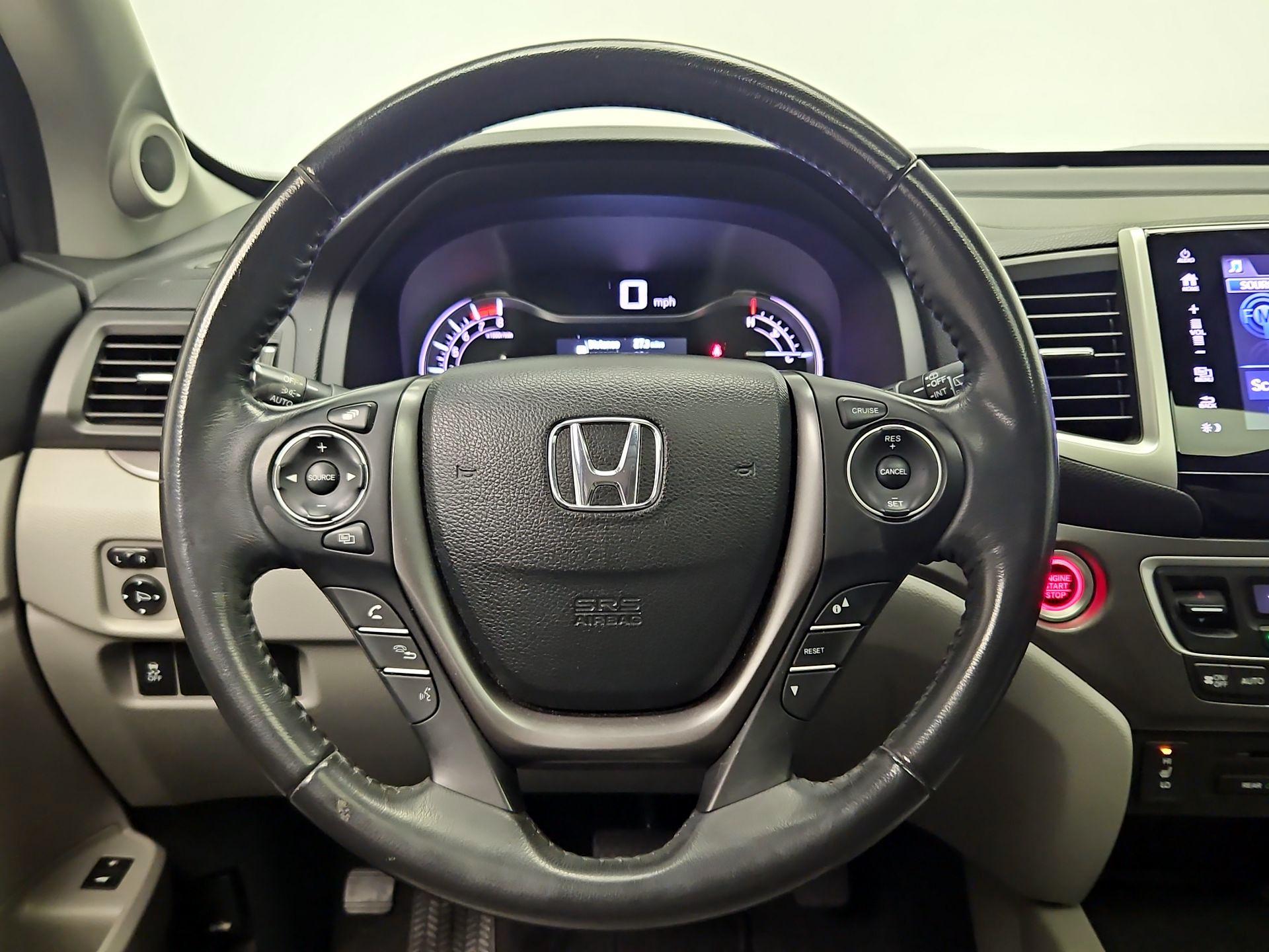 Thumbnail: 2017 Honda Pilot - 10