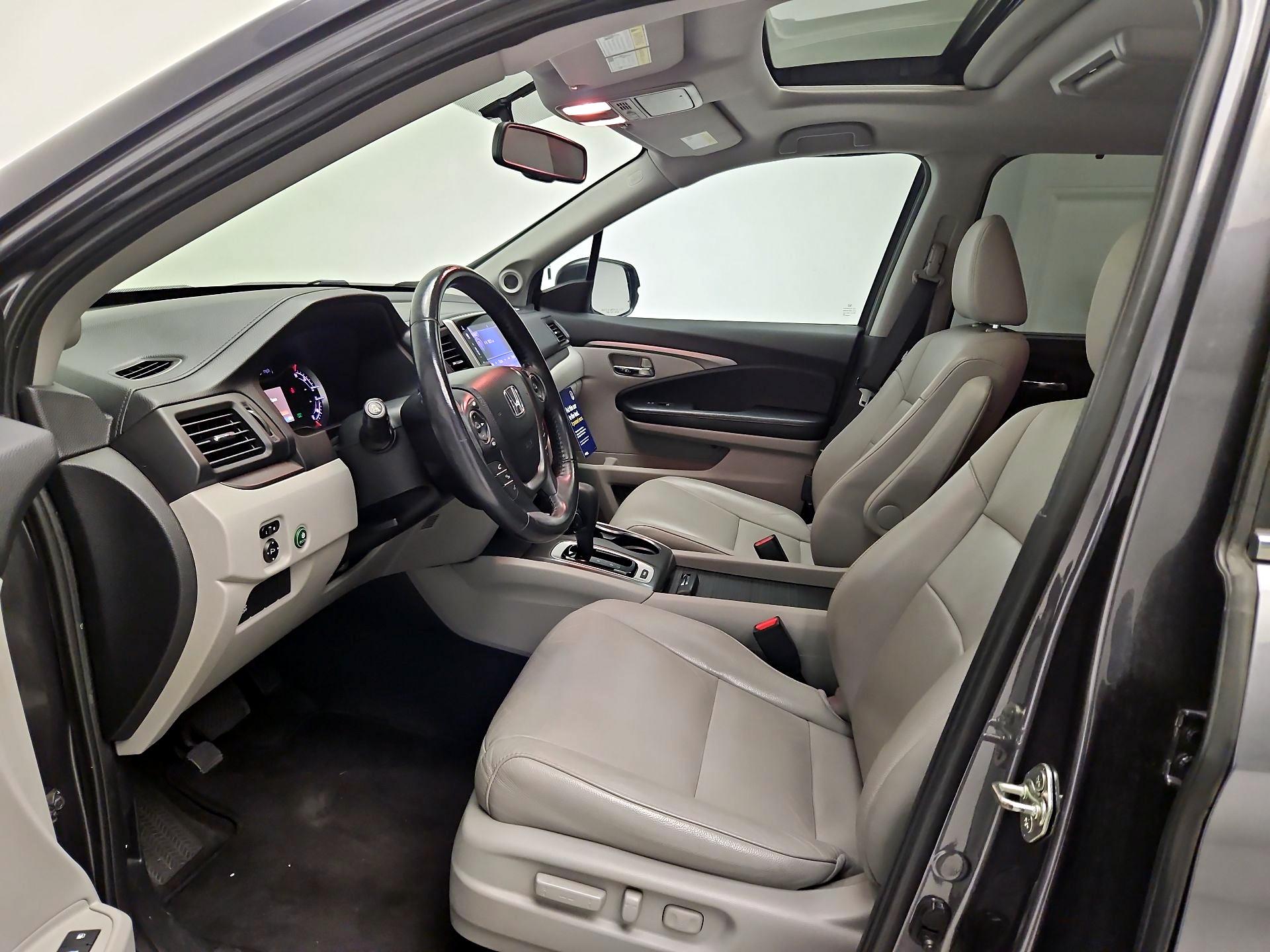 Thumbnail: 2017 Honda Pilot - 11