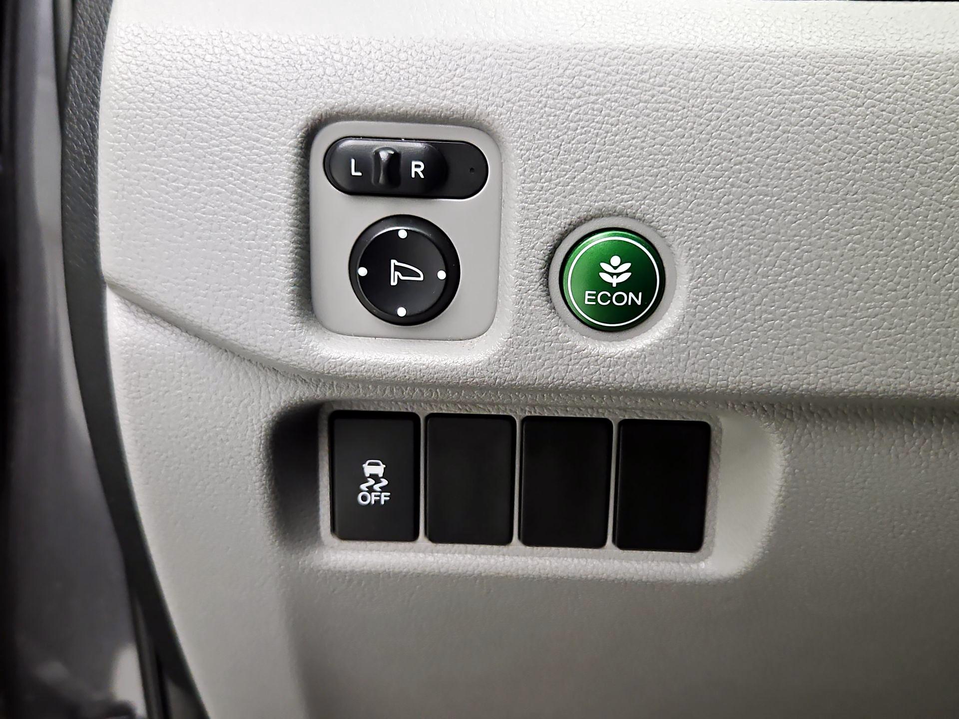 Thumbnail: 2017 Honda Pilot - 13