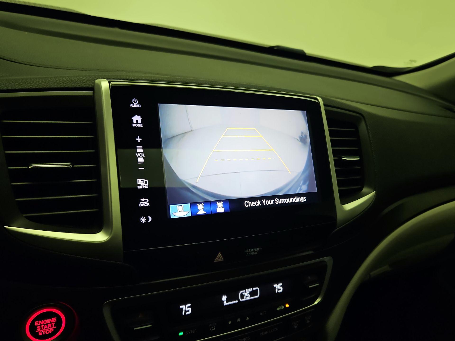 Thumbnail: 2017 Honda Pilot - 14