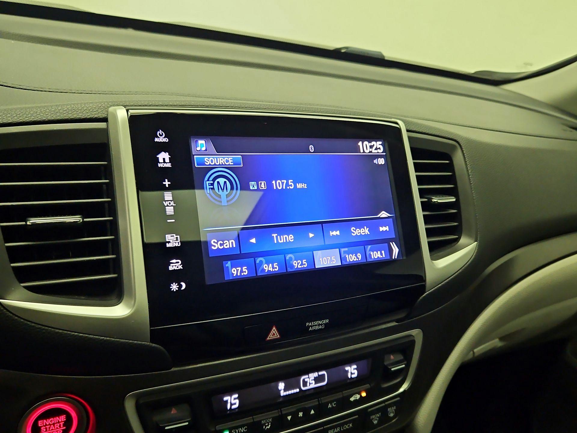 Thumbnail: 2017 Honda Pilot - 15