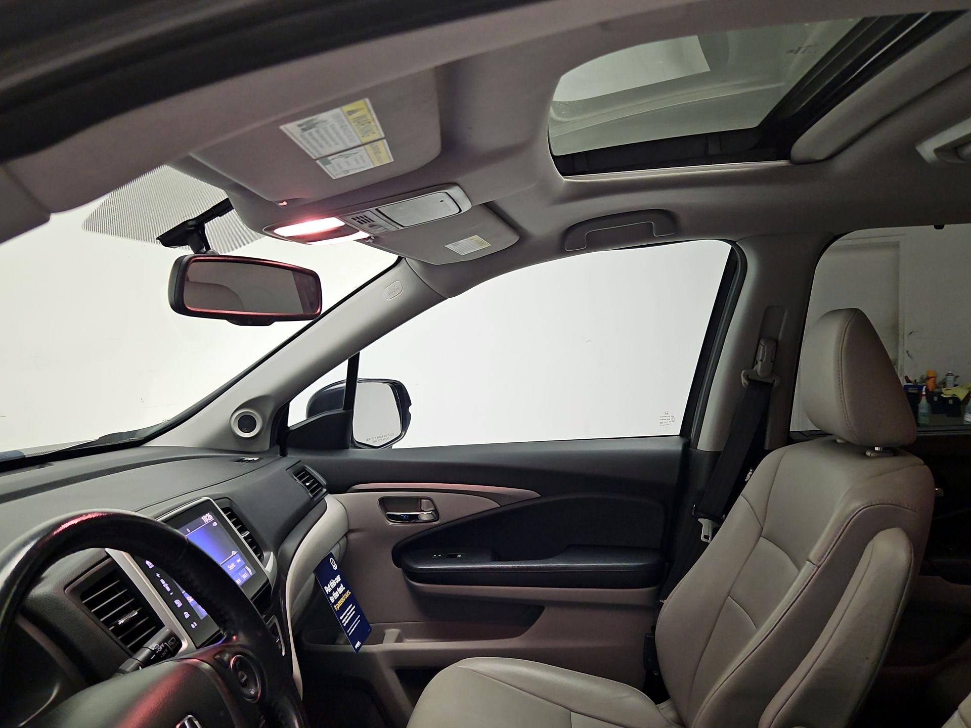 Thumbnail: 2017 Honda Pilot - 19