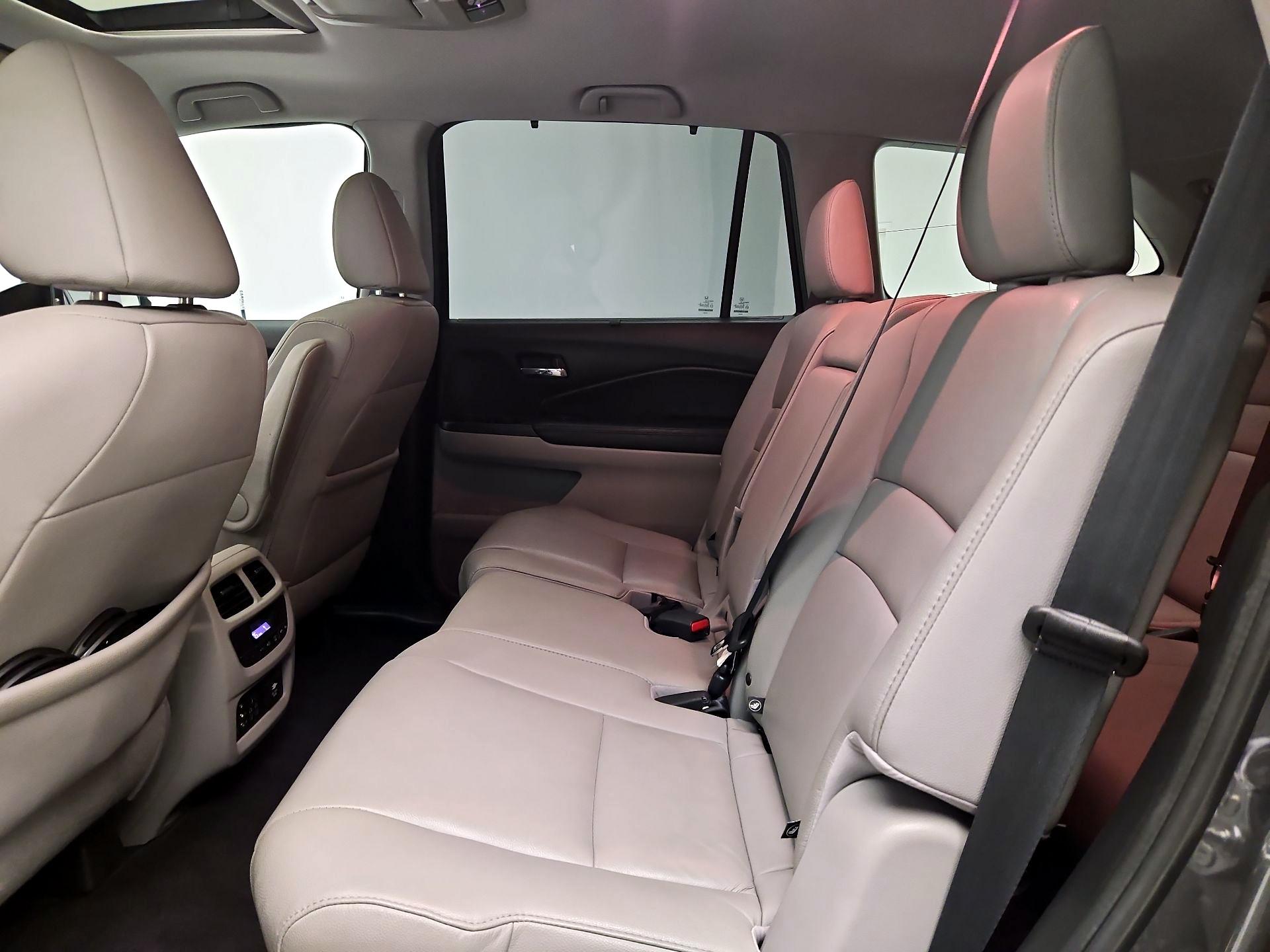 Thumbnail: 2017 Honda Pilot - 20