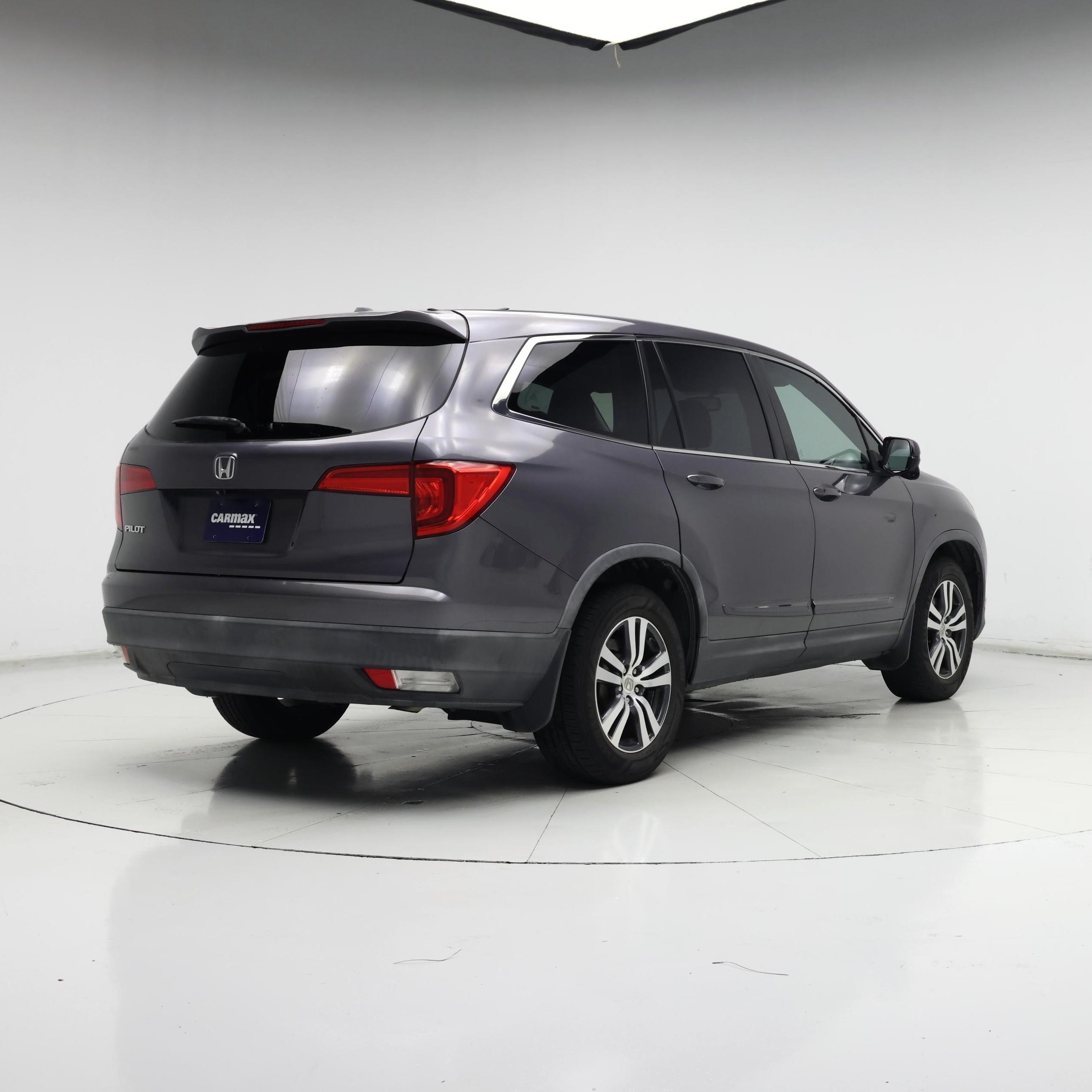 Thumbnail: 2017 Honda Pilot - 8