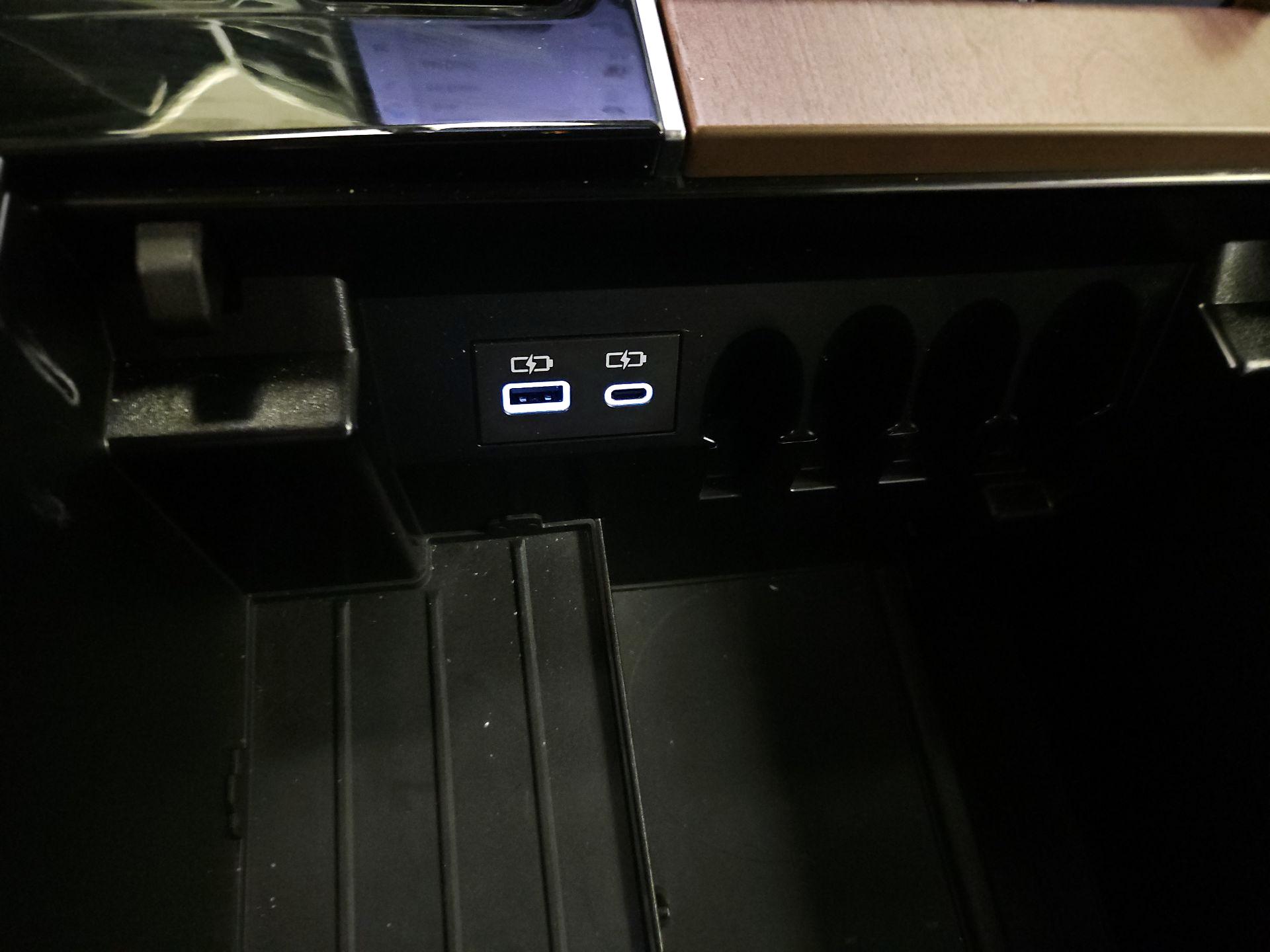 Thumbnail: 2023 Toyota Sequoia - 18