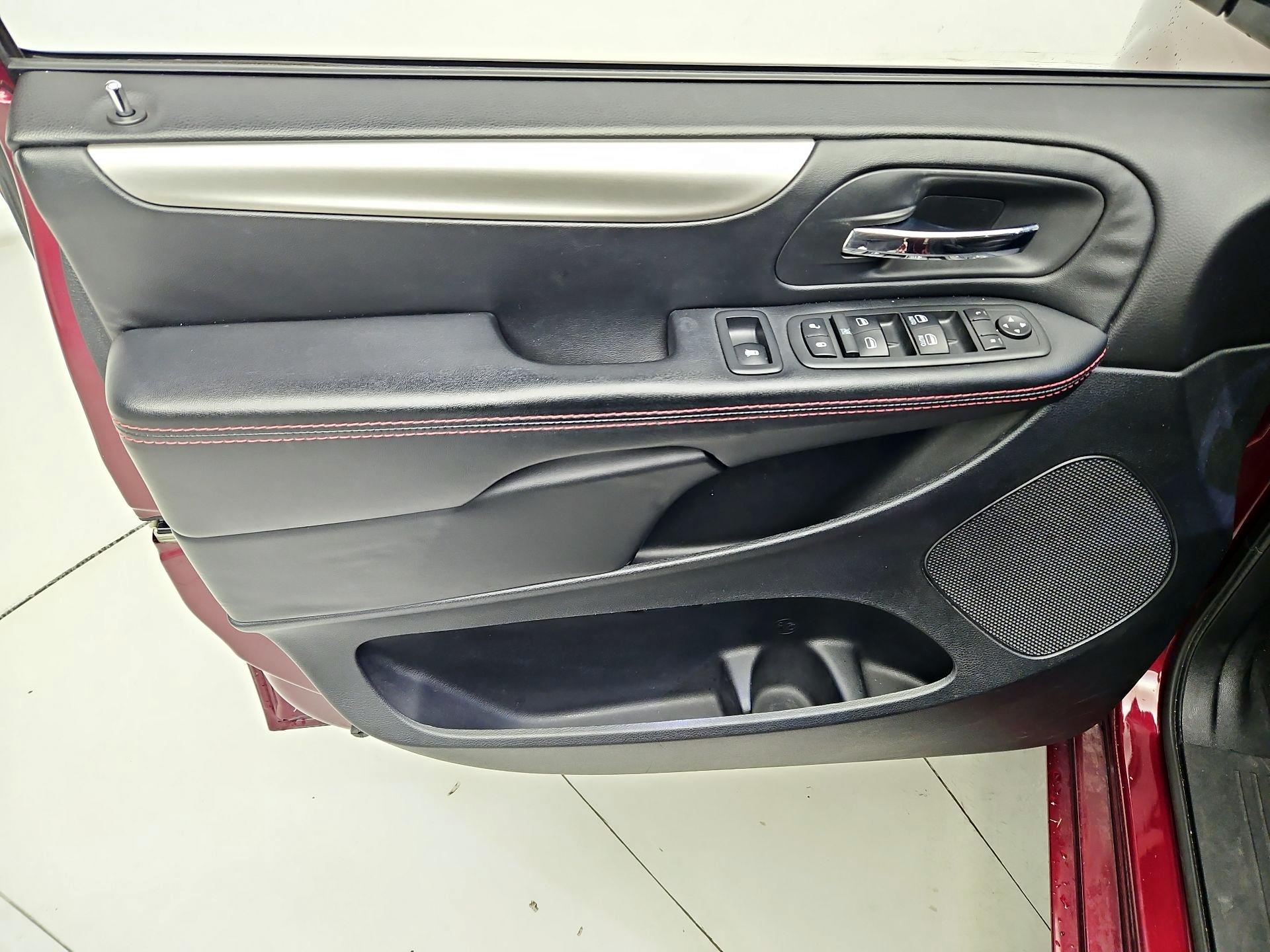 Thumbnail: 2019 Dodge Grand Caravan - 12