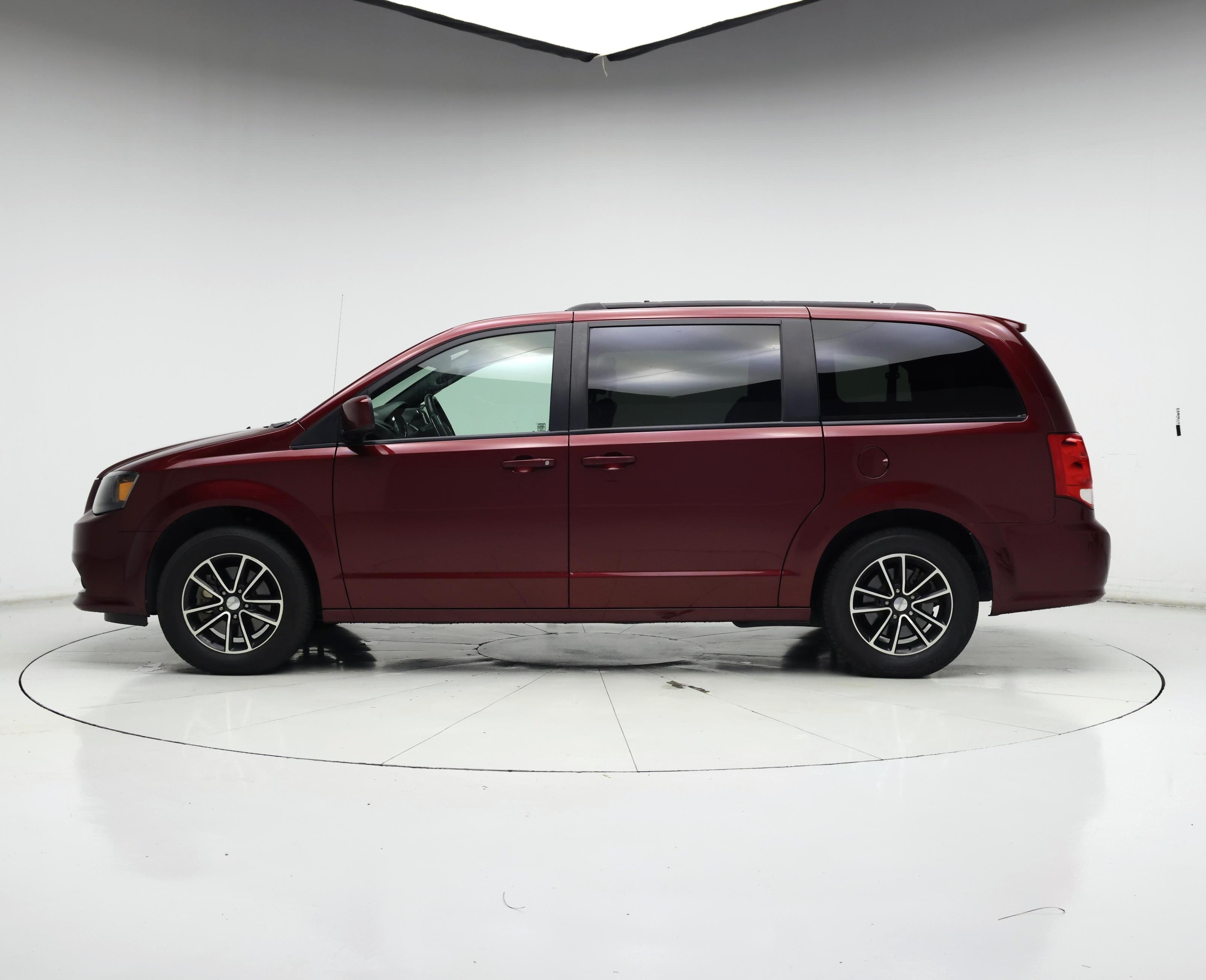 Thumbnail: 2019 Dodge Grand Caravan - 3