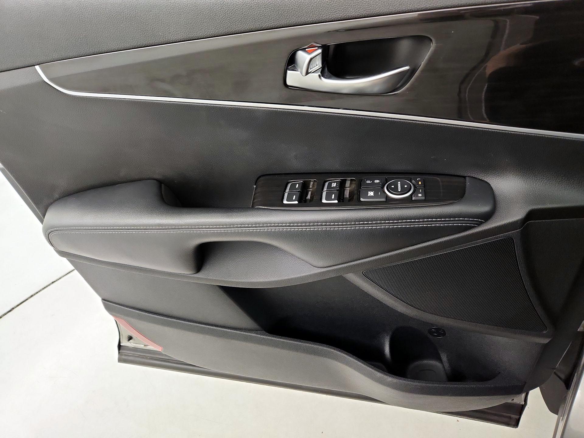 Thumbnail: 2019 Kia Sorento - 12