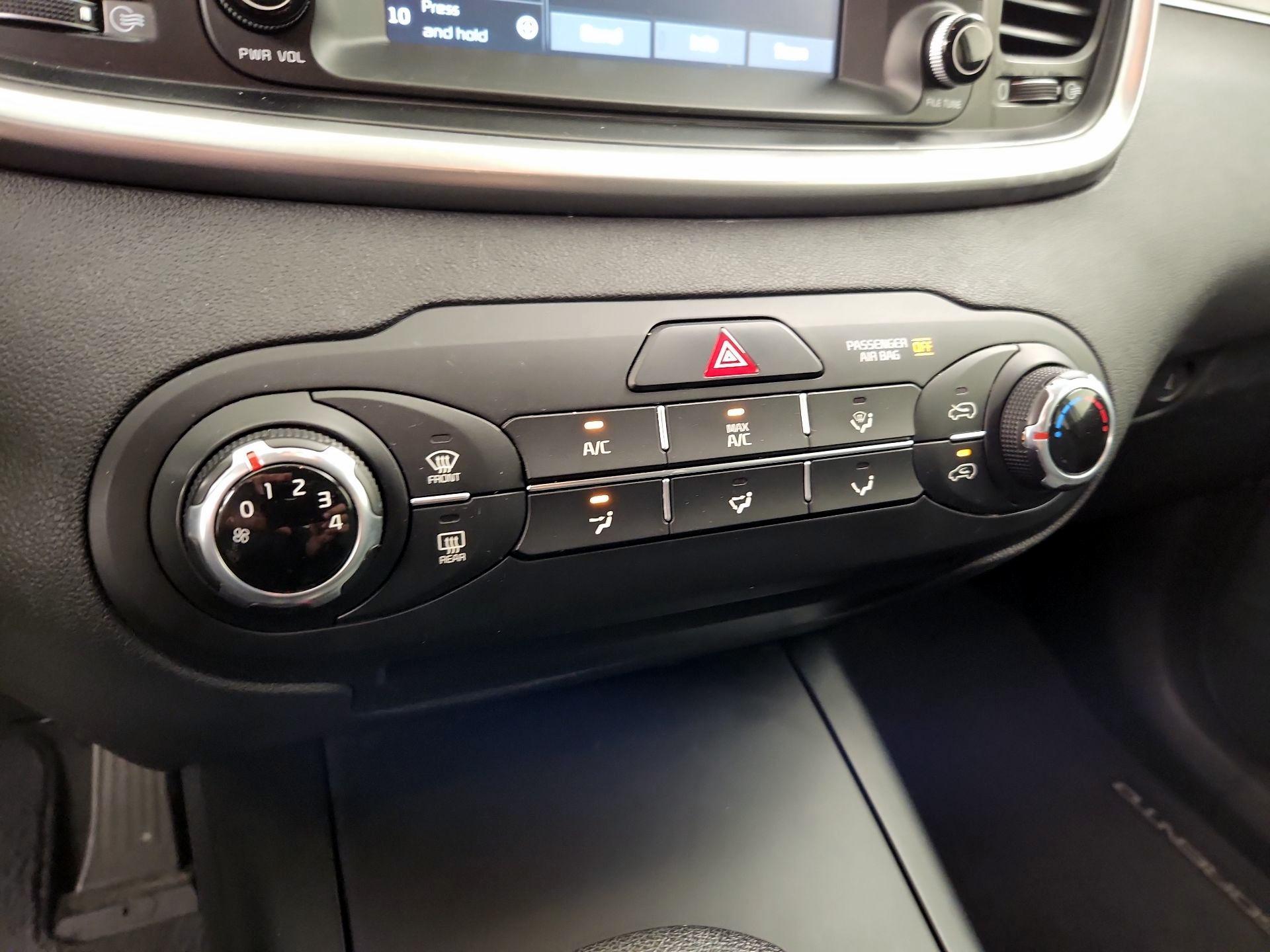 Thumbnail: 2019 Kia Sorento - 16