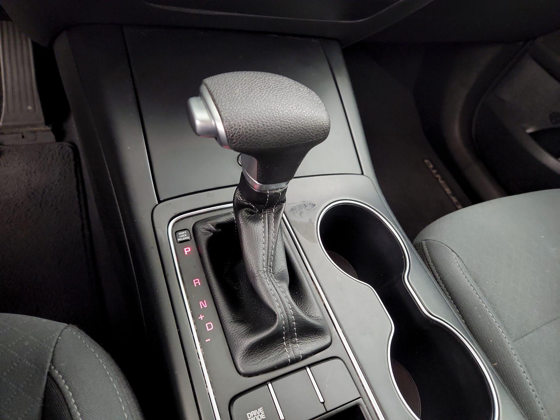 Thumbnail: 2019 Kia Sorento - 17
