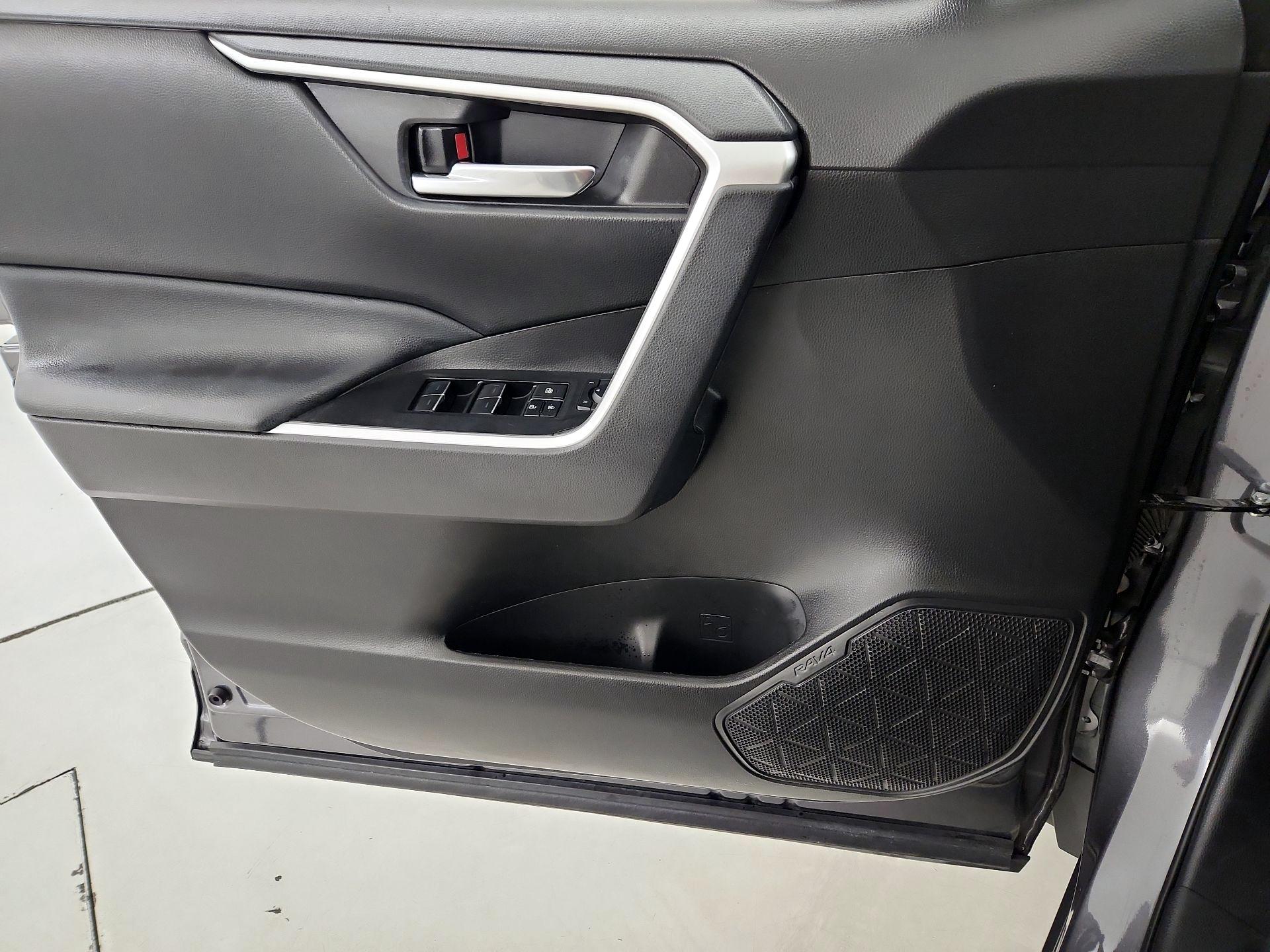 Thumbnail: 2022 Toyota RAV4 - 12