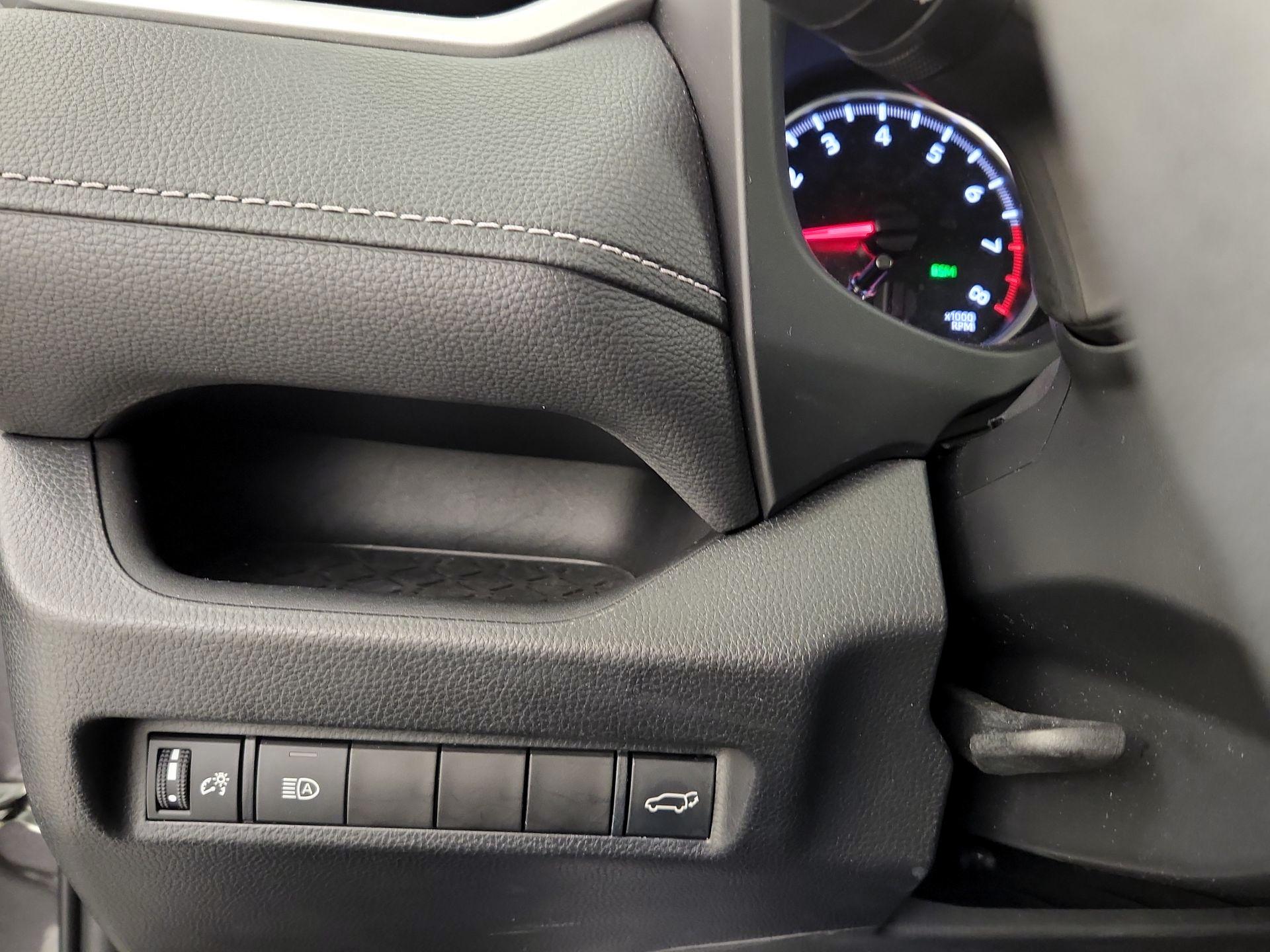 Thumbnail: 2022 Toyota RAV4 - 13