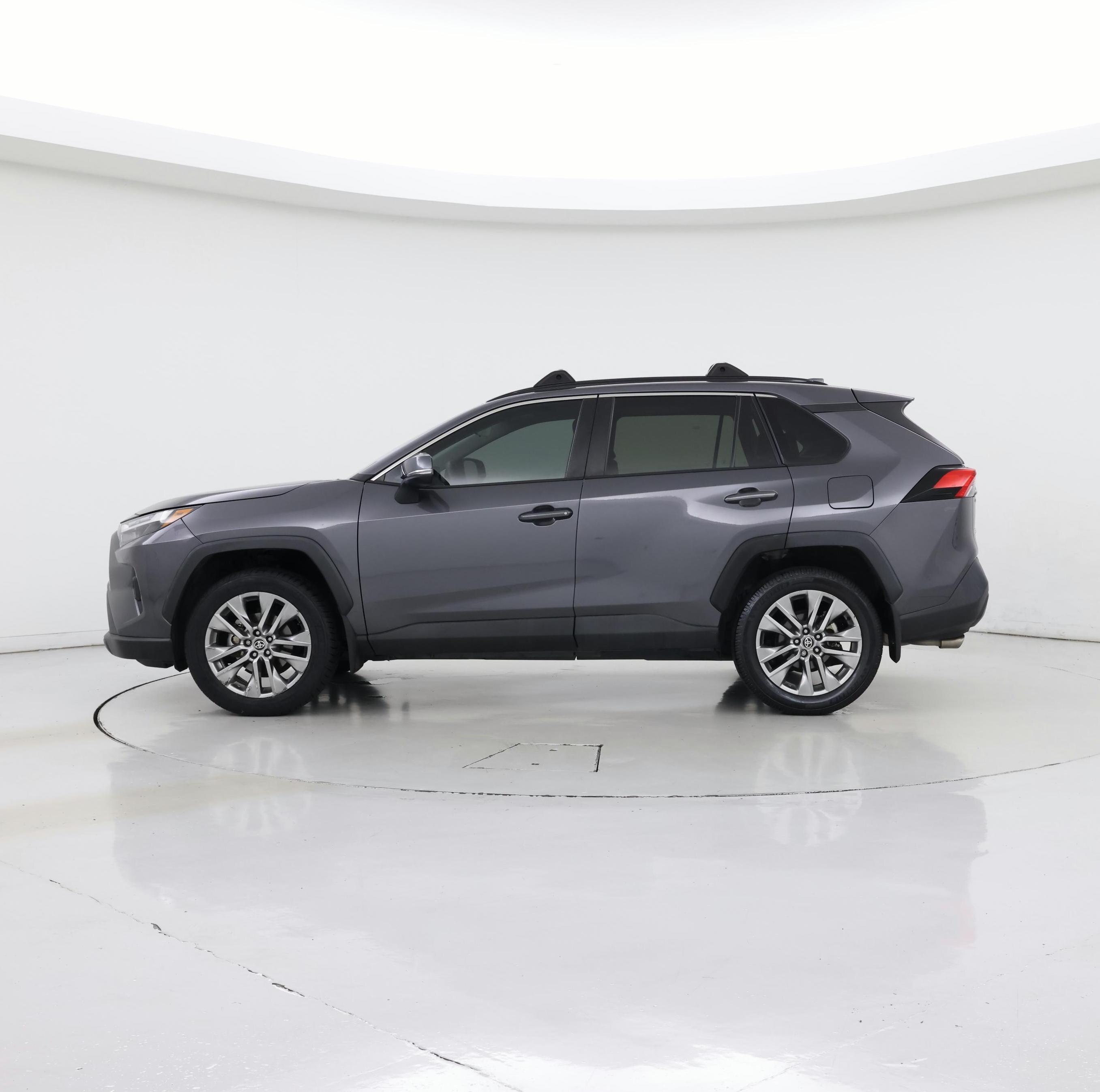 Thumbnail: 2022 Toyota RAV4 - 3