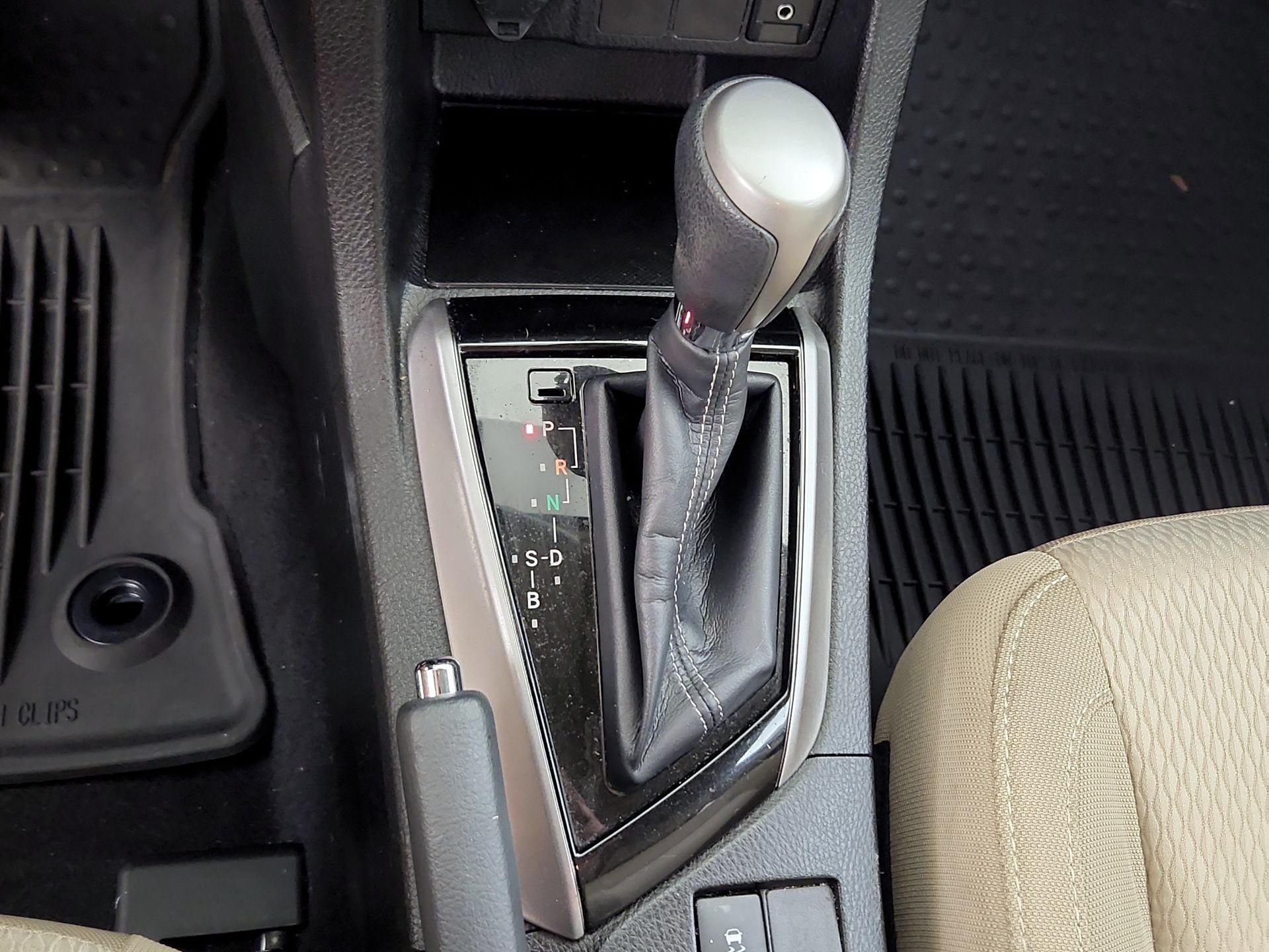 Thumbnail: 2015 Toyota Corolla - 17