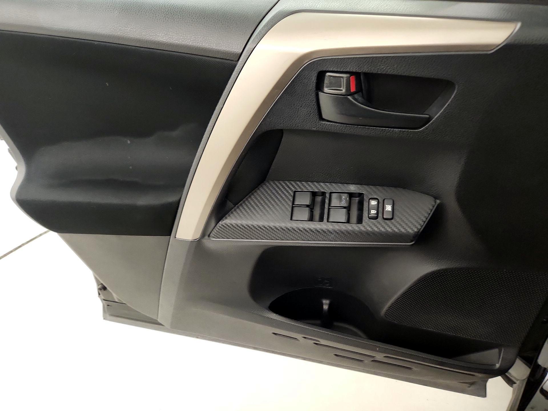 Thumbnail: 2014 Toyota RAV4 - 12