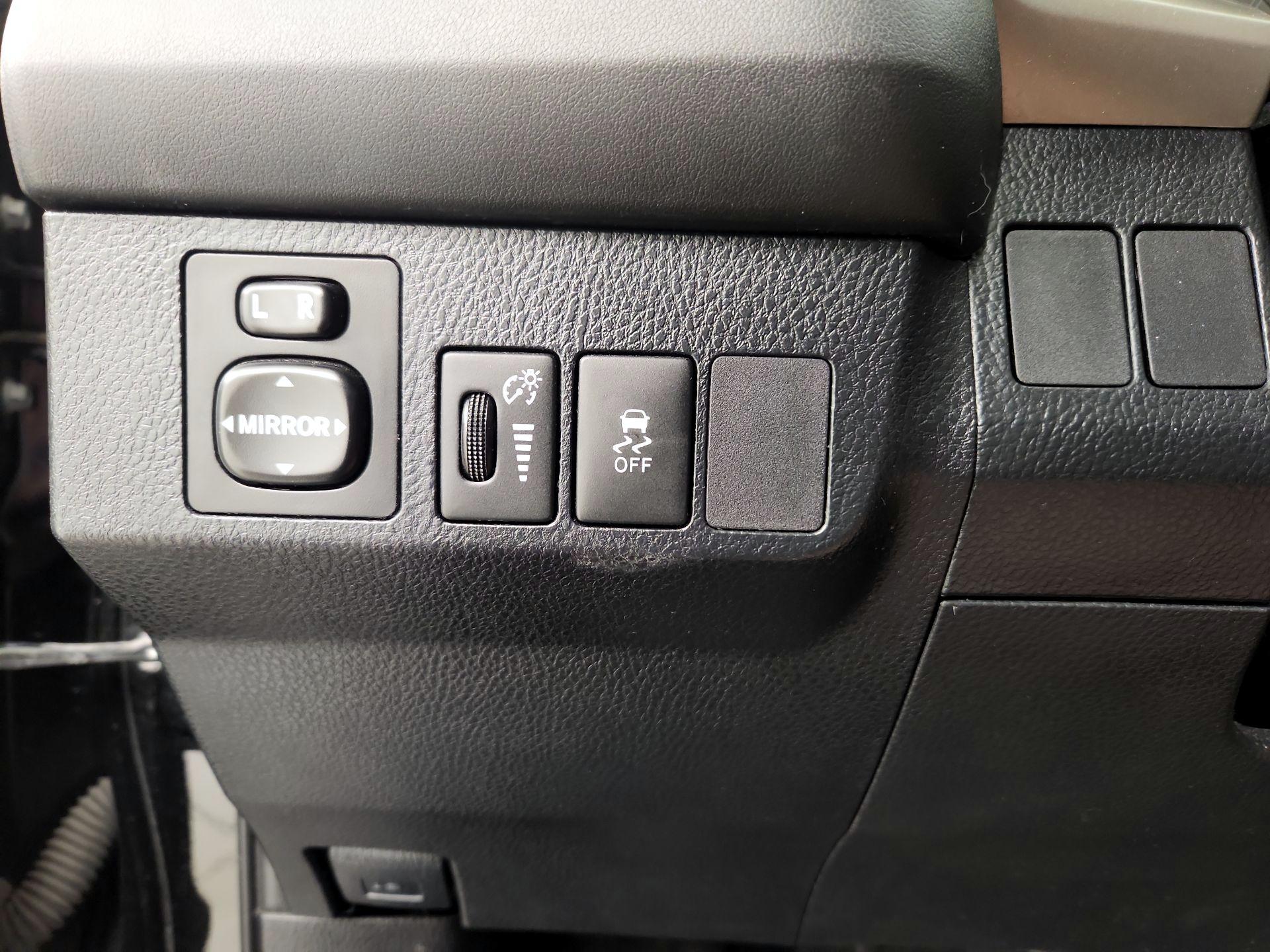 Thumbnail: 2014 Toyota RAV4 - 13