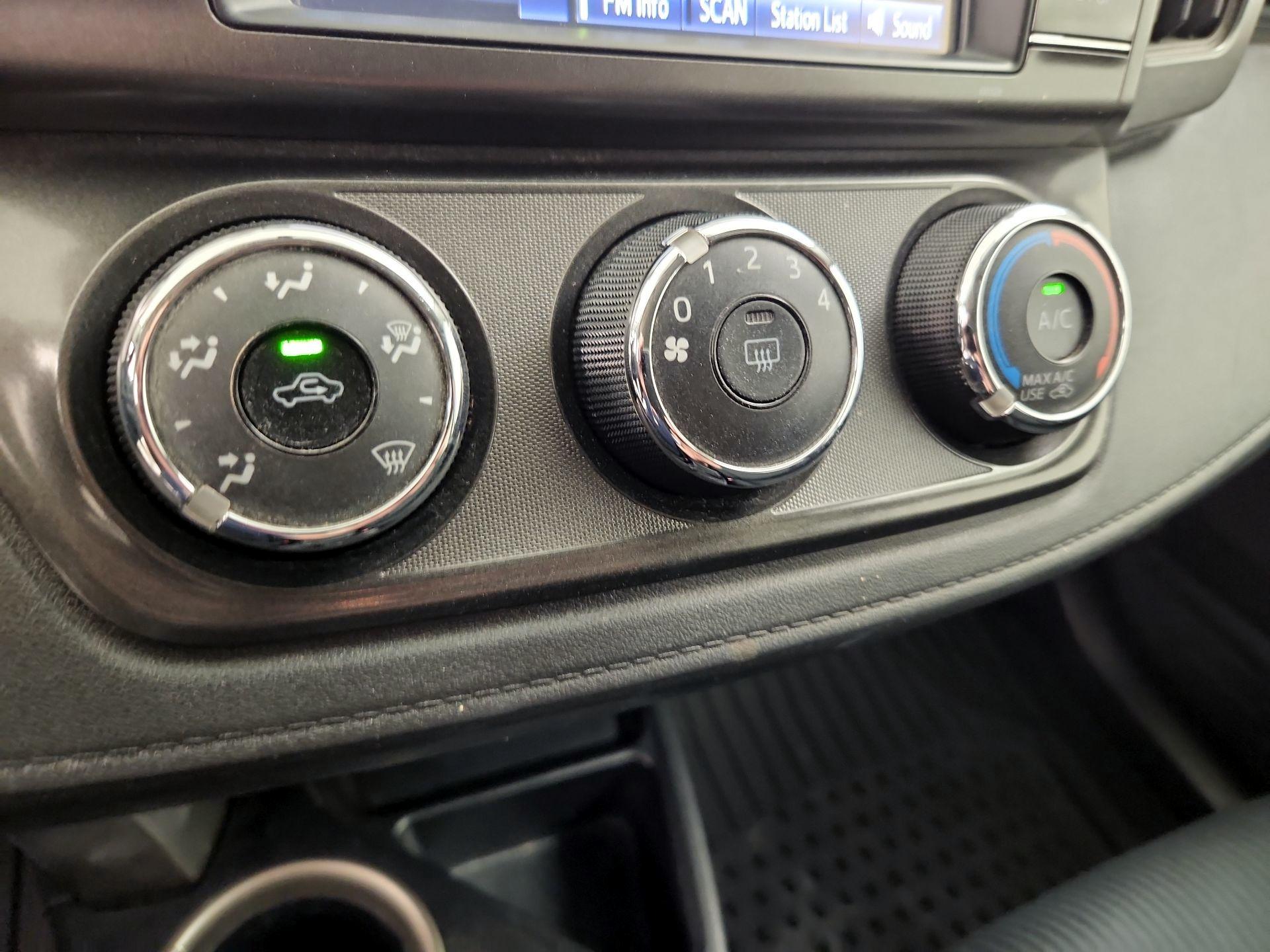 Thumbnail: 2014 Toyota RAV4 - 16