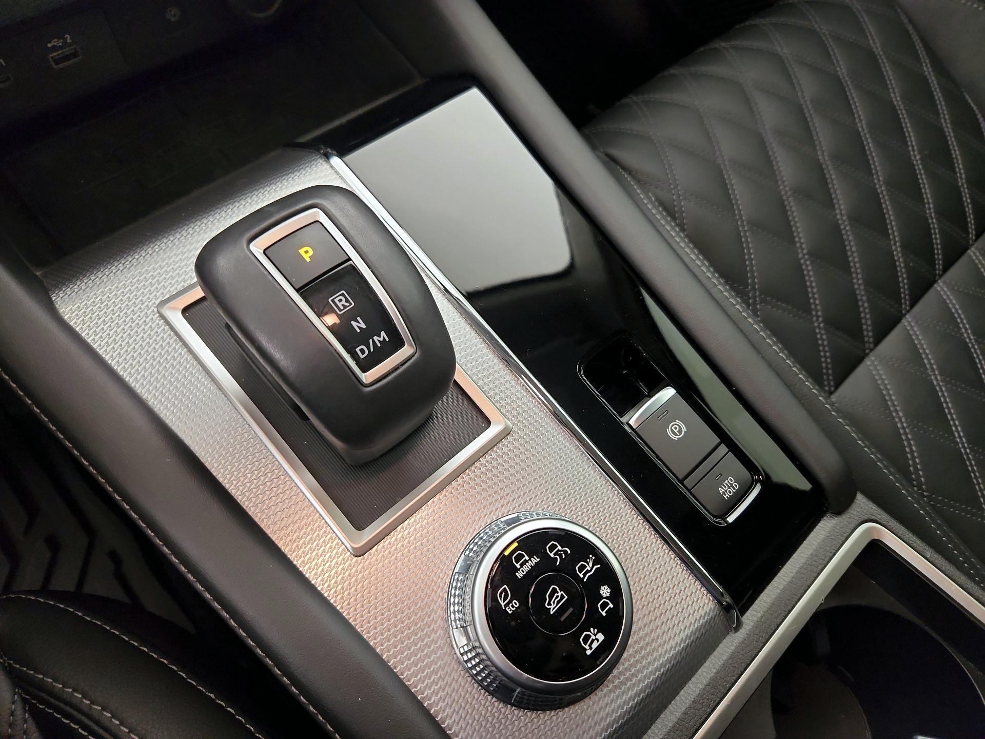 Thumbnail: 2022 Mitsubishi Outlander - 18