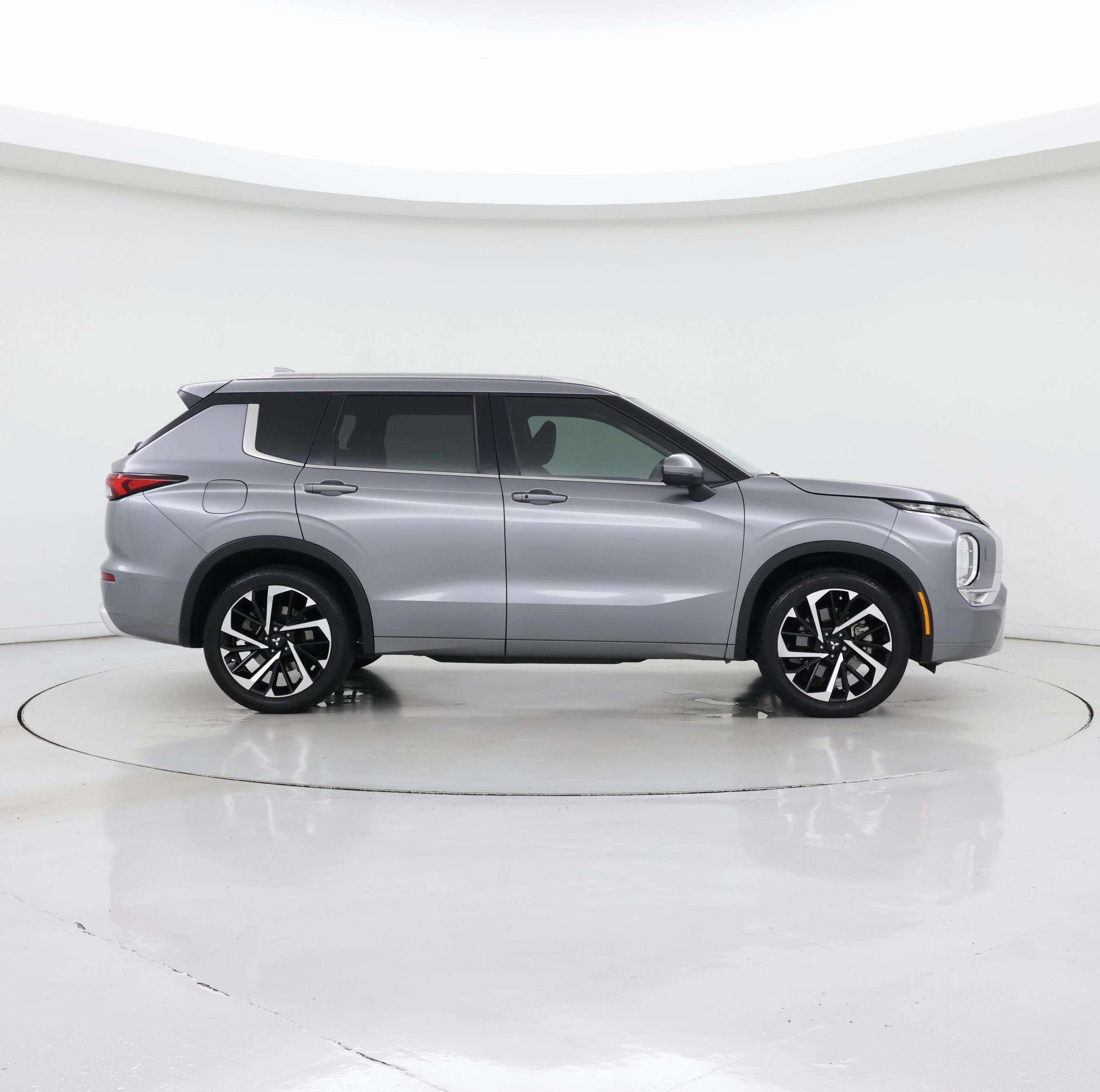 Thumbnail: 2022 Mitsubishi Outlander - 7