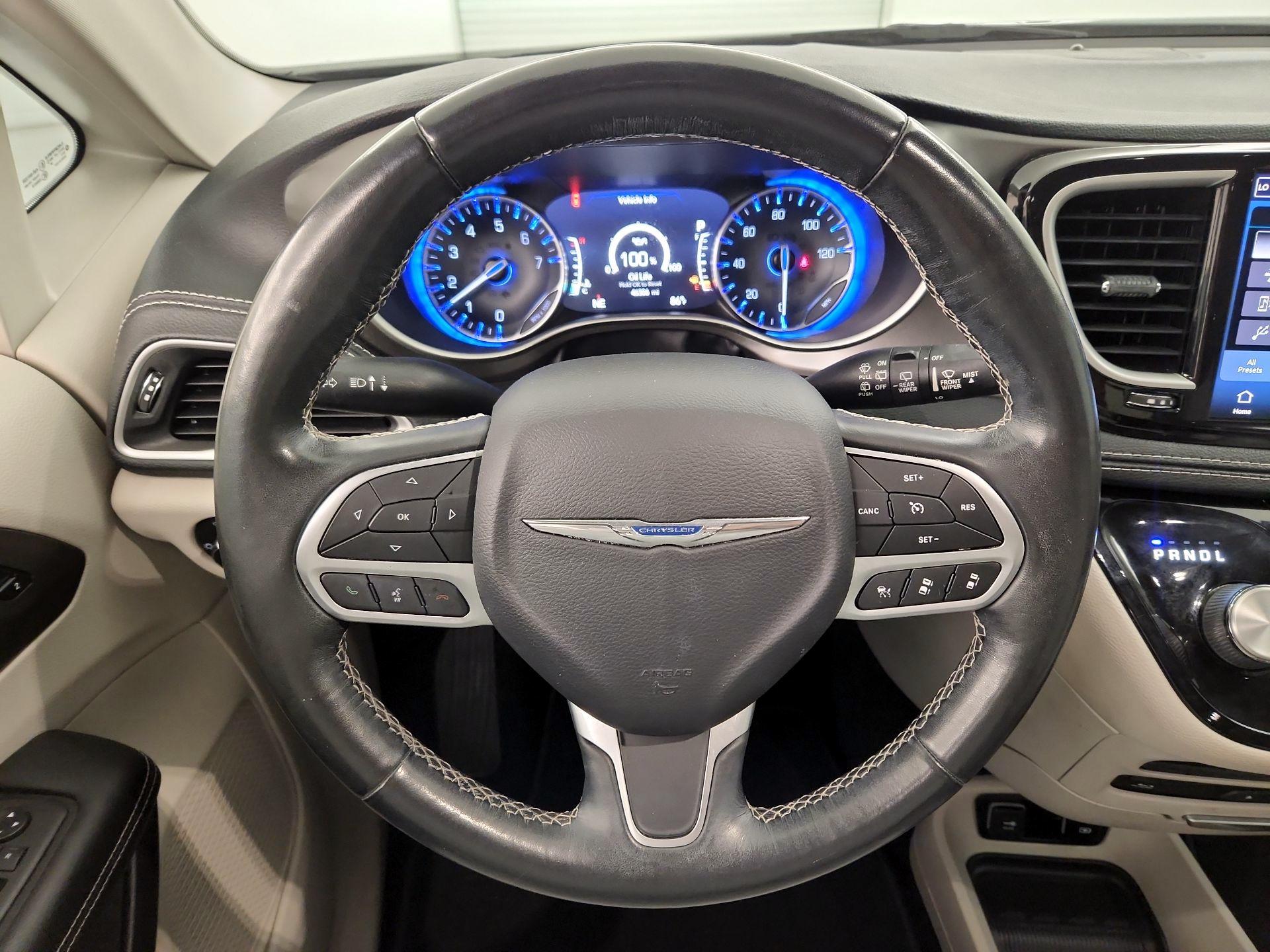 Thumbnail: 2021 Chrysler Pacifica - 10