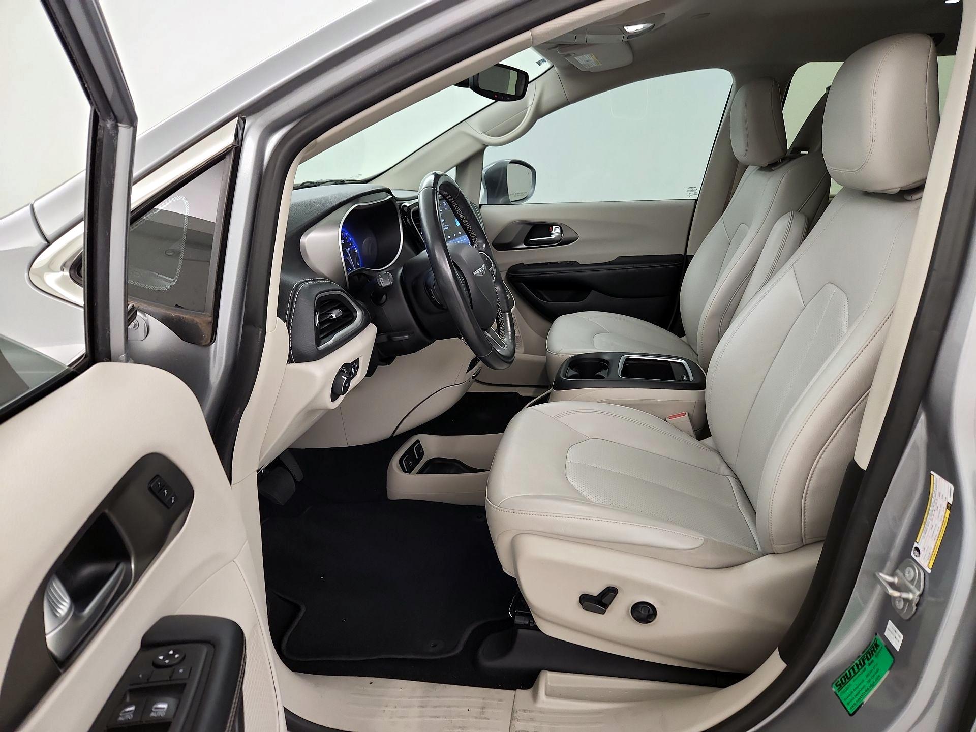 Thumbnail: 2021 Chrysler Pacifica - 11