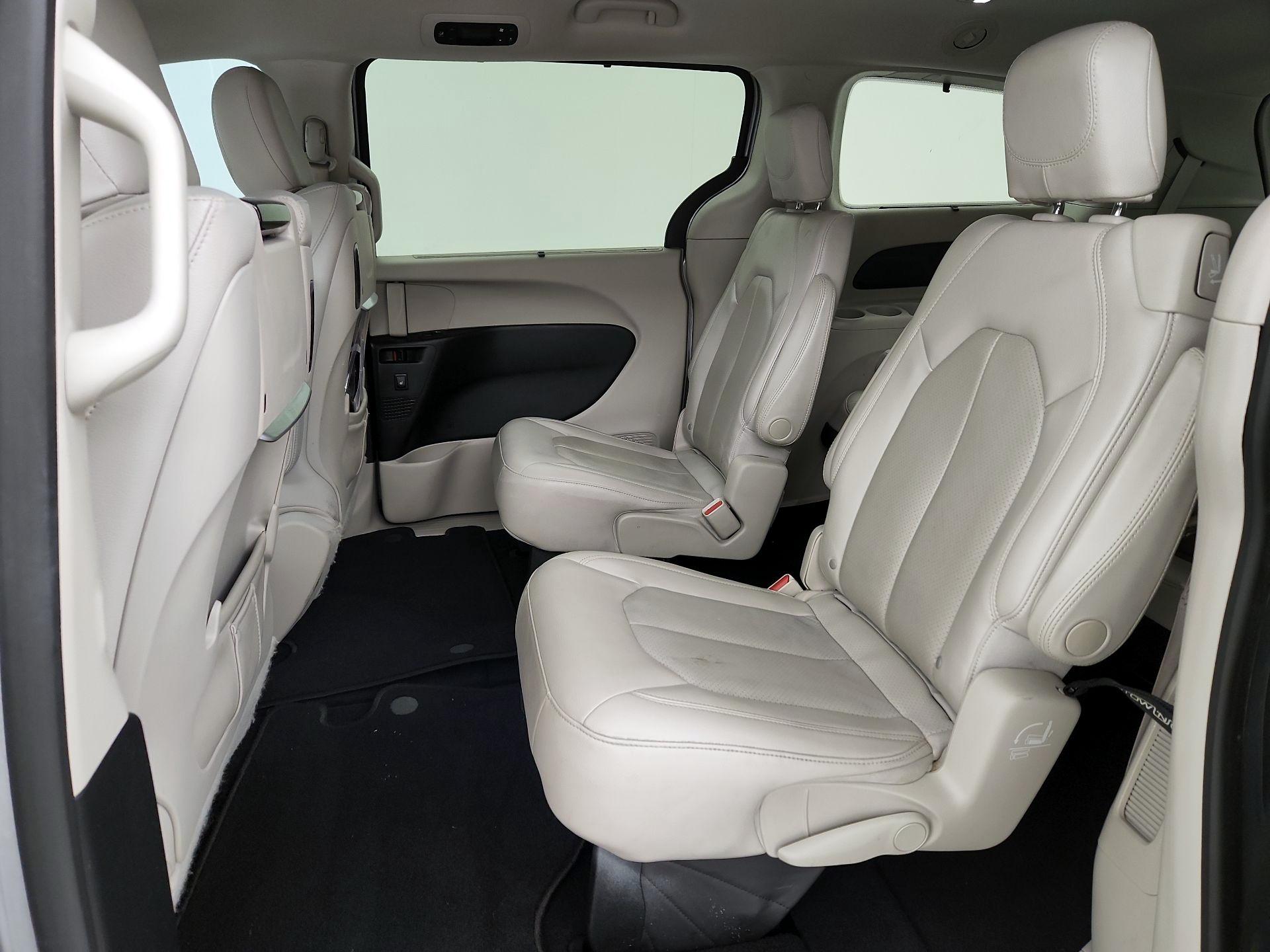 Thumbnail: 2021 Chrysler Pacifica - 19