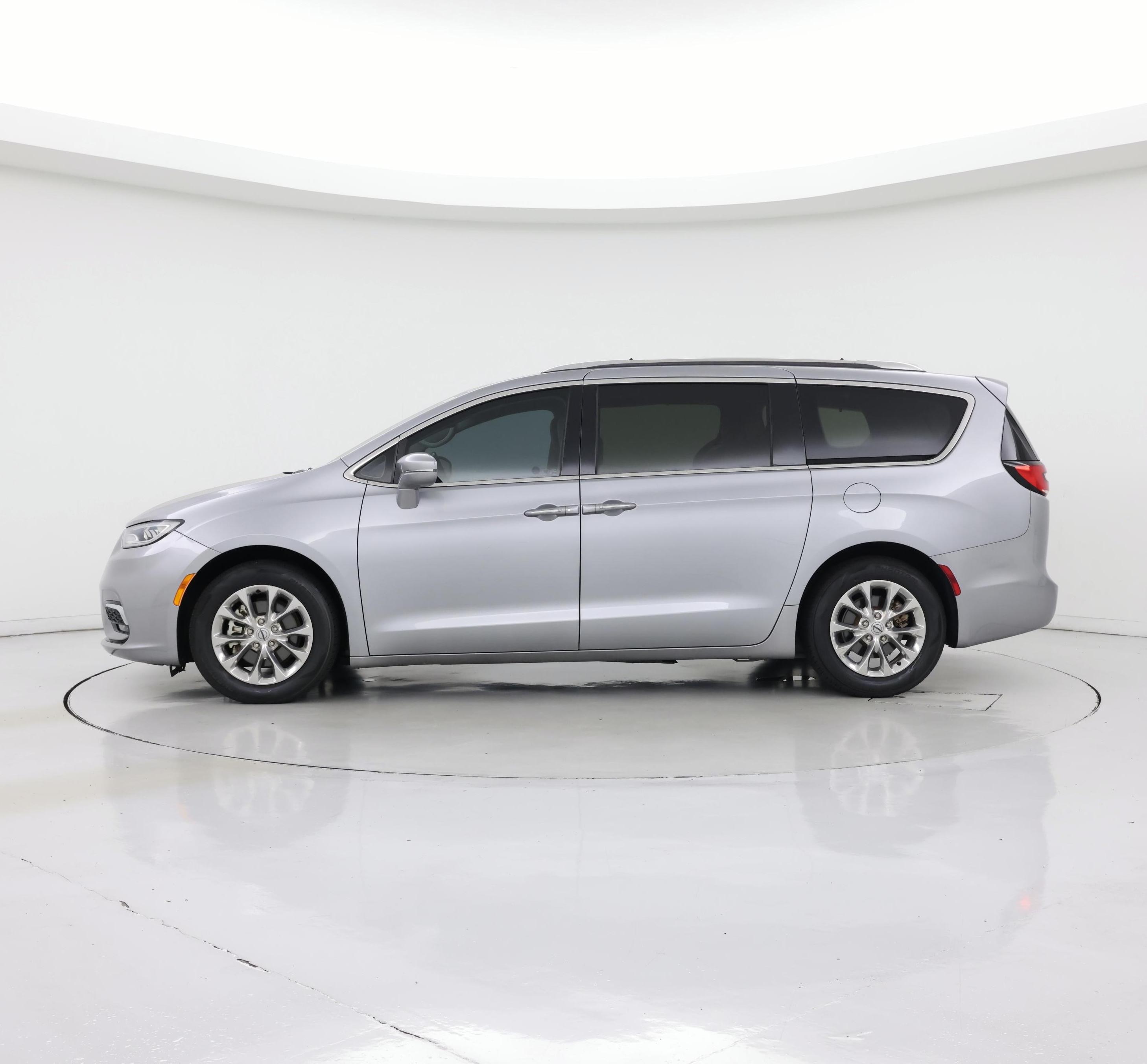 Thumbnail: 2021 Chrysler Pacifica - 3