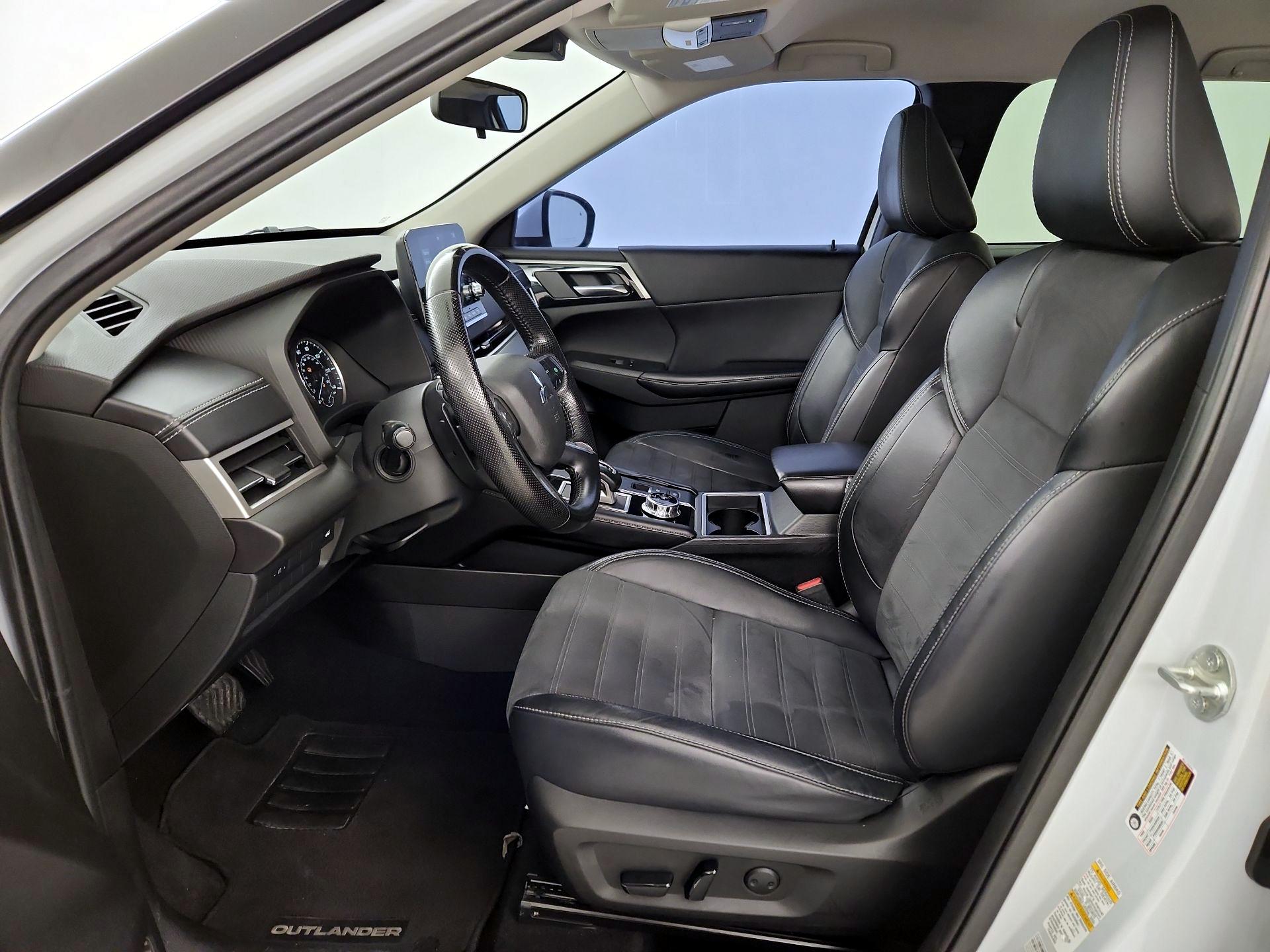 Thumbnail: 2022 Mitsubishi Outlander - 11
