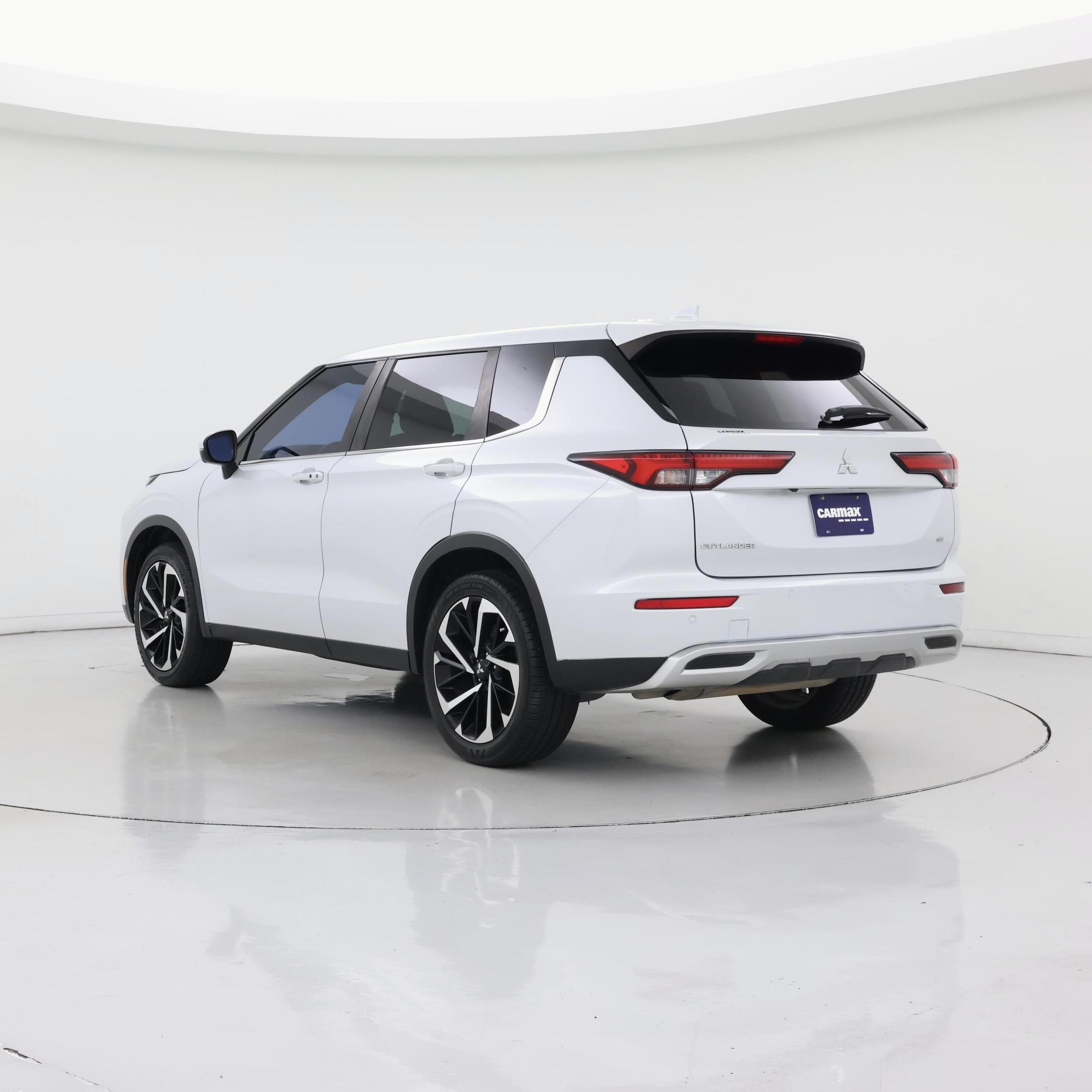 Thumbnail: 2022 Mitsubishi Outlander - 2