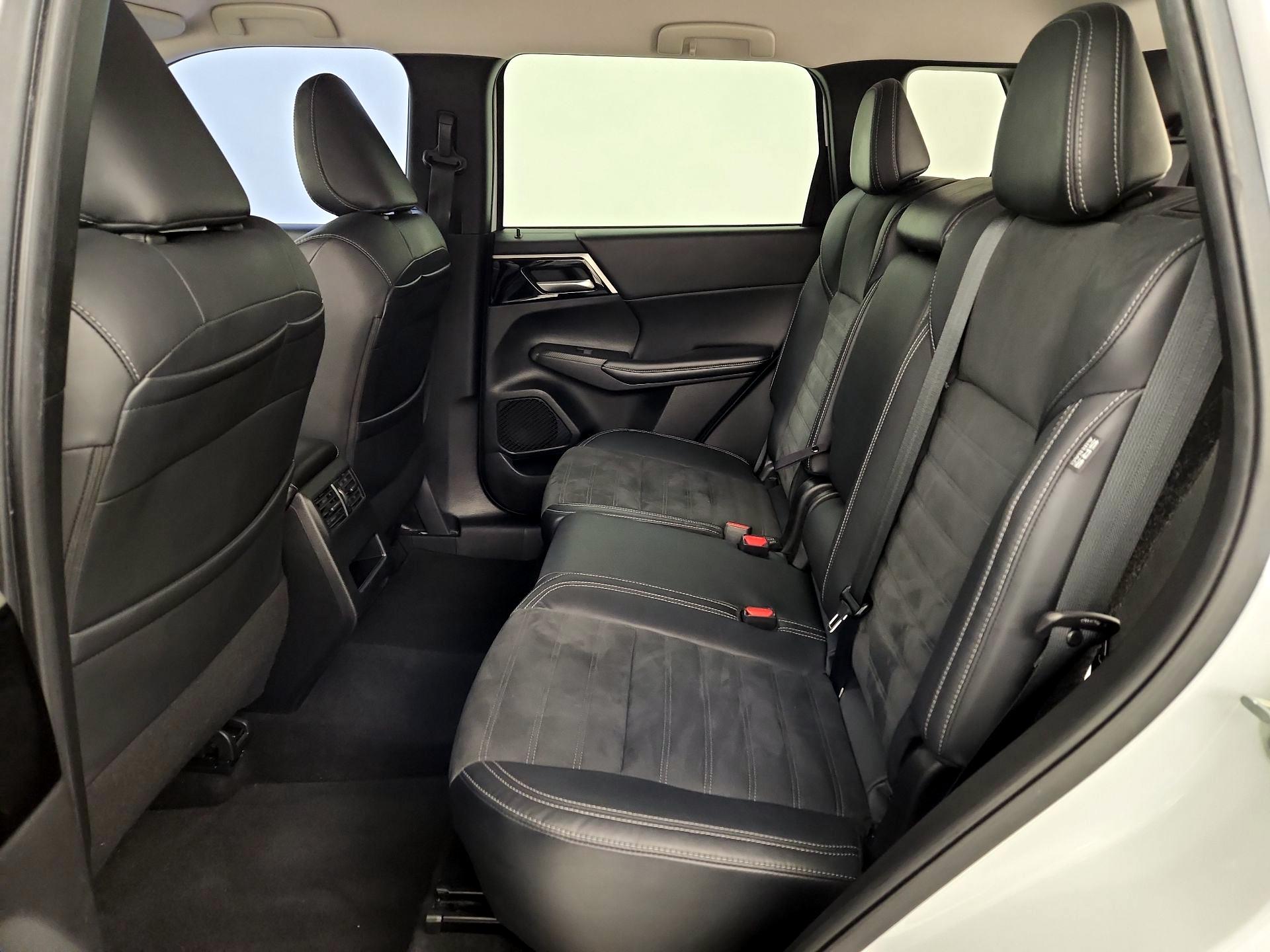 Thumbnail: 2022 Mitsubishi Outlander - 20