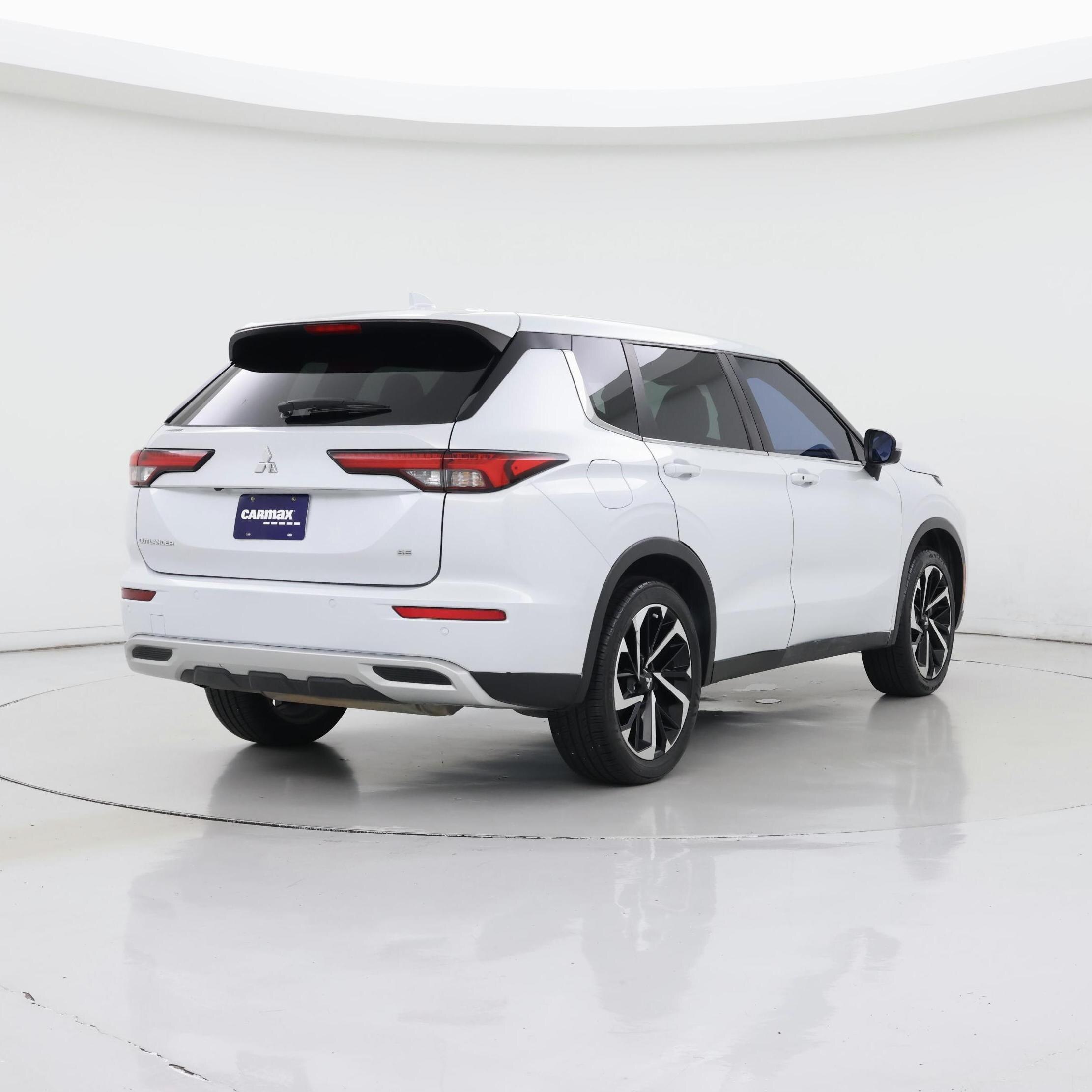Thumbnail: 2022 Mitsubishi Outlander - 8
