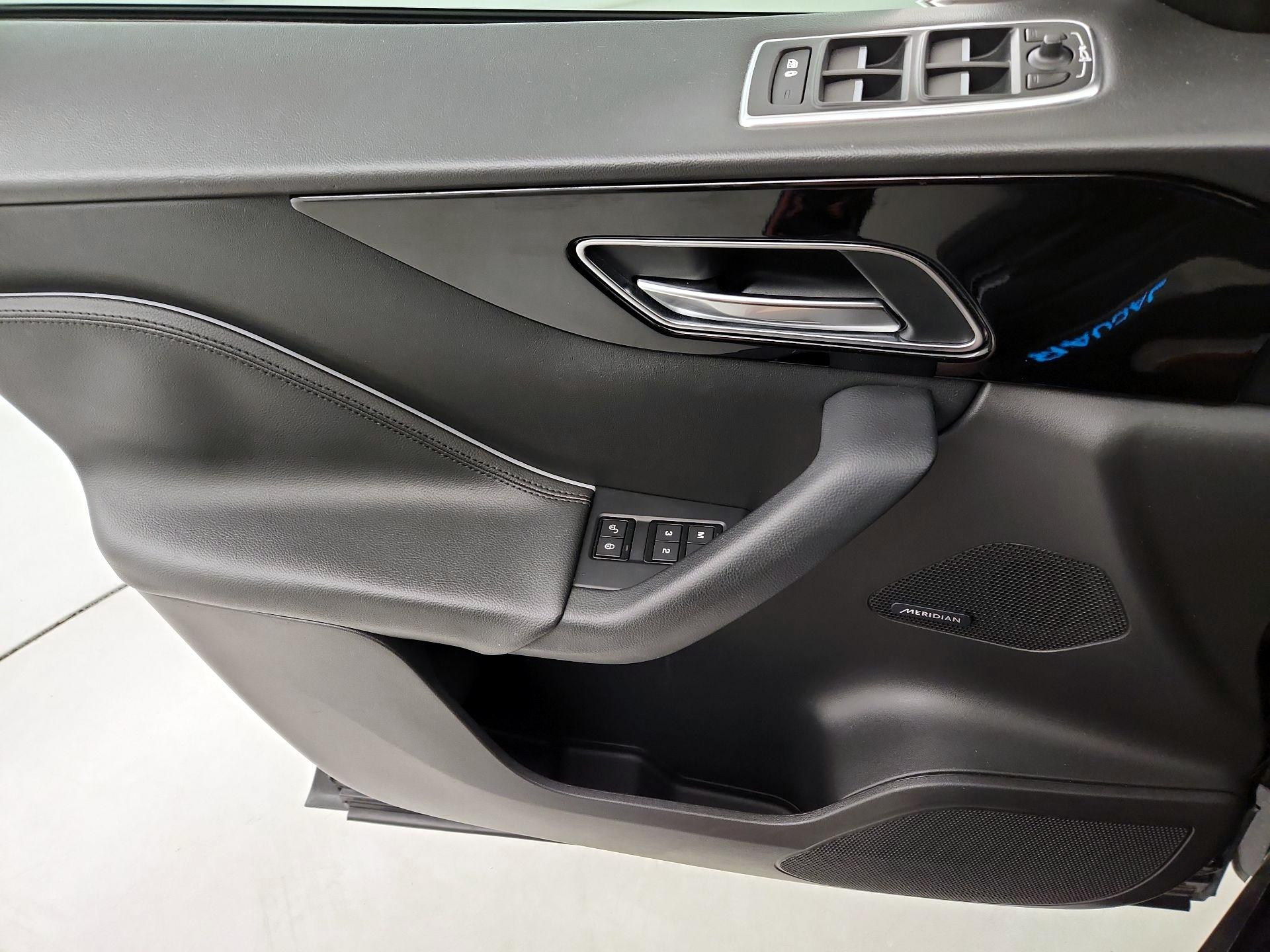 Thumbnail: 2019 Jaguar F-Pace - 12