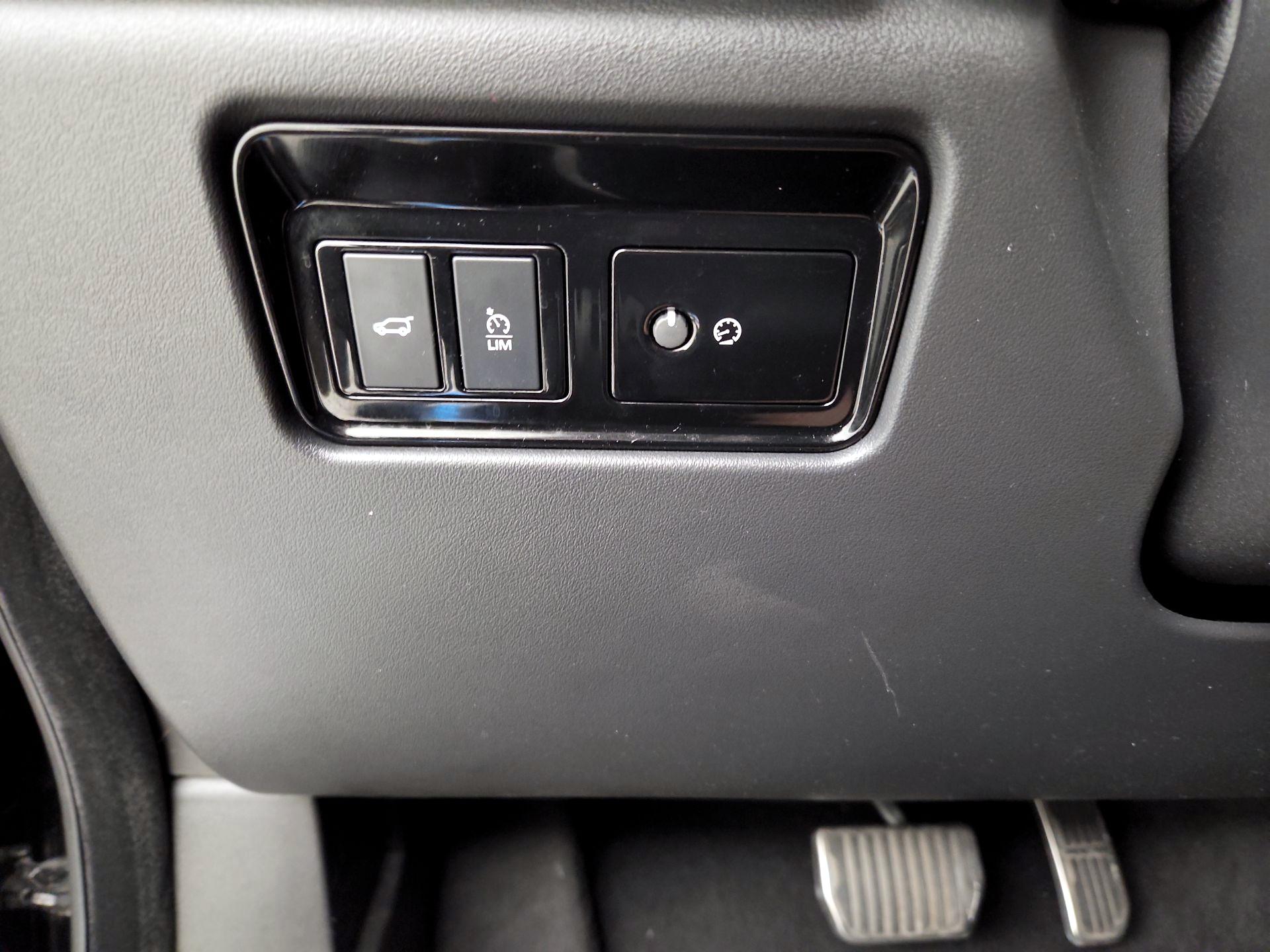 Thumbnail: 2019 Jaguar F-Pace - 13