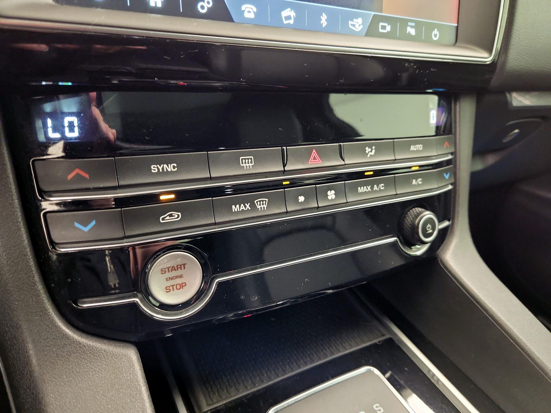 Thumbnail: 2019 Jaguar F-Pace - 16