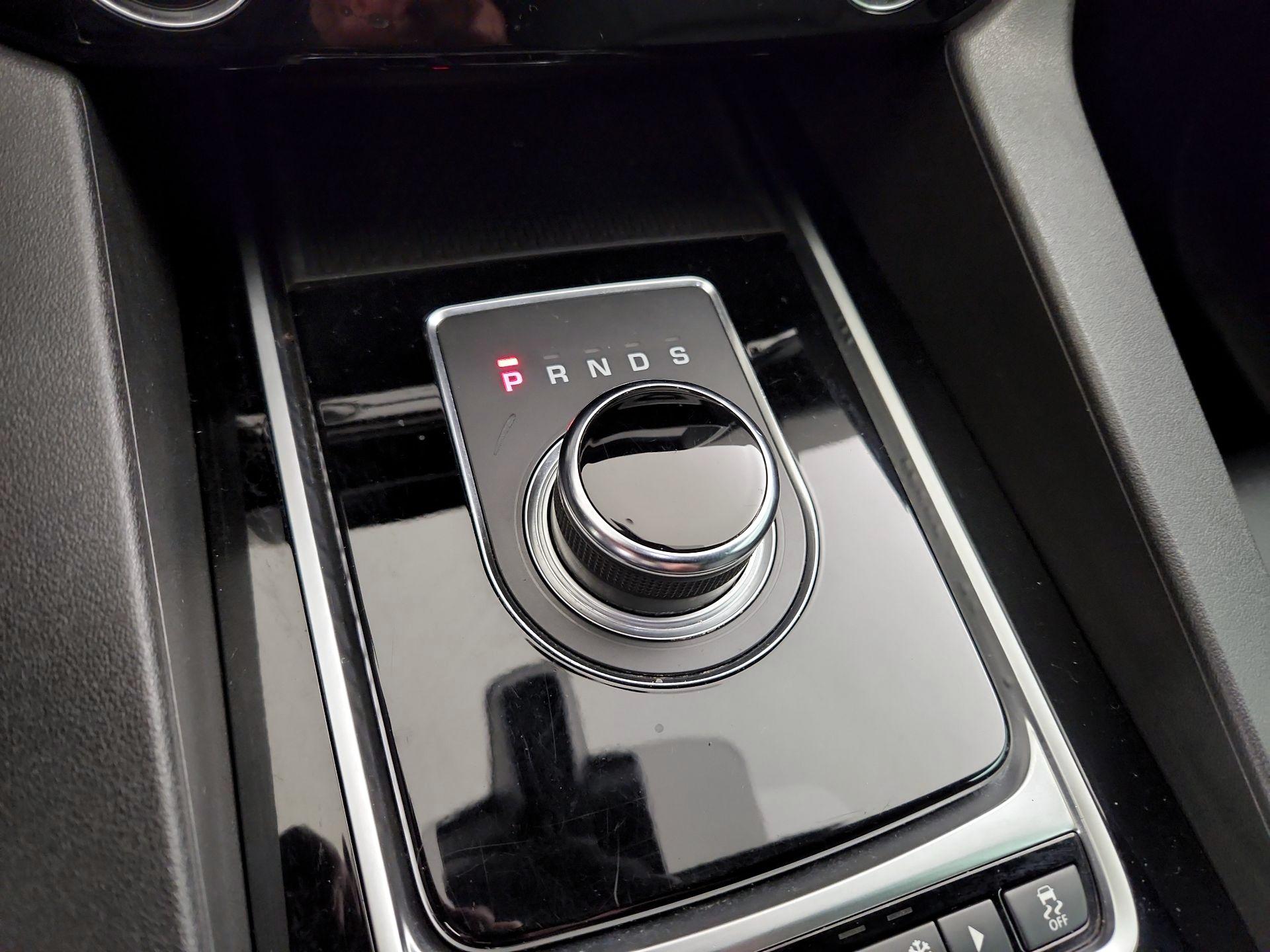 Thumbnail: 2019 Jaguar F-Pace - 17