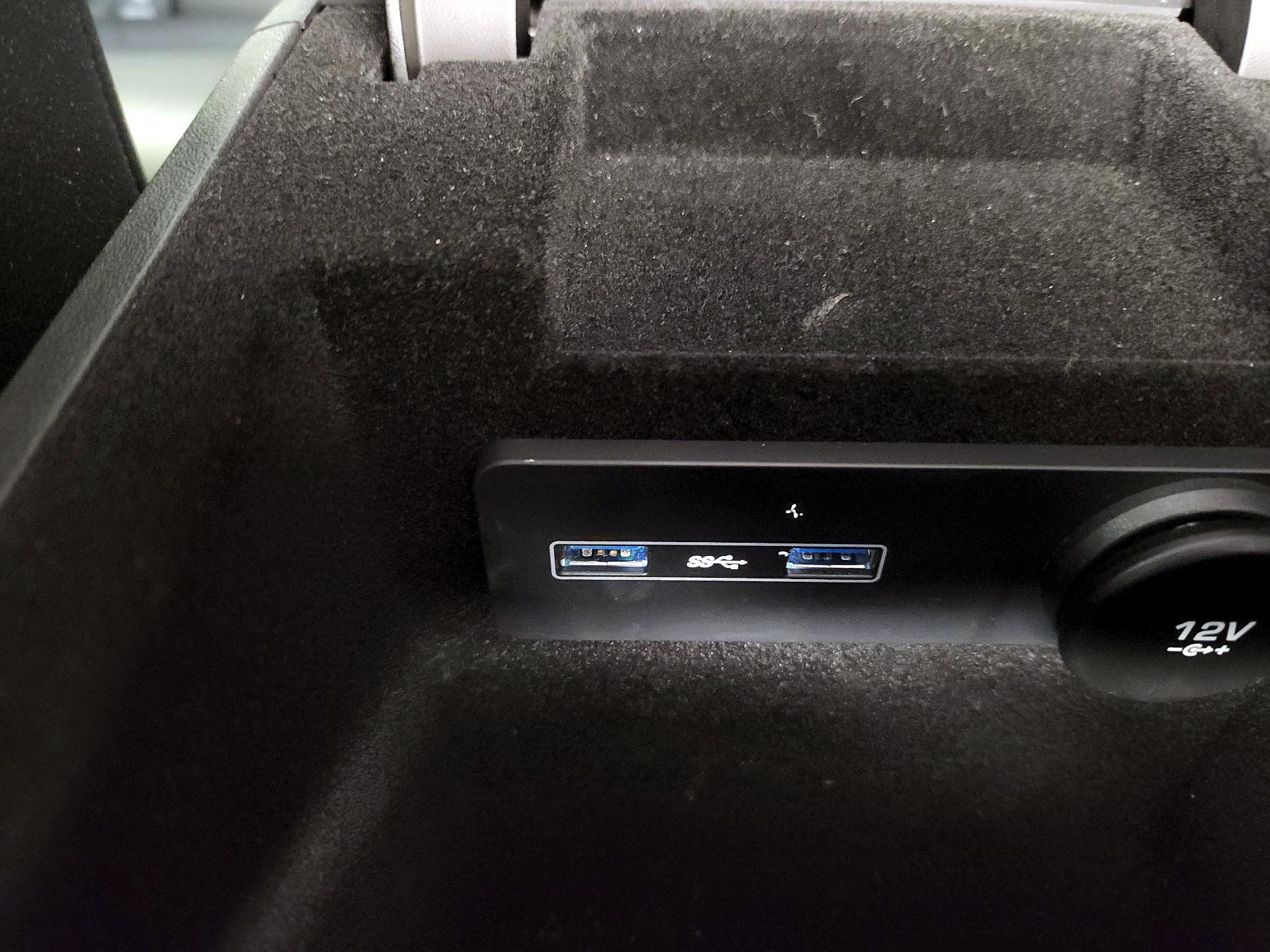 Thumbnail: 2019 Jaguar F-Pace - 18