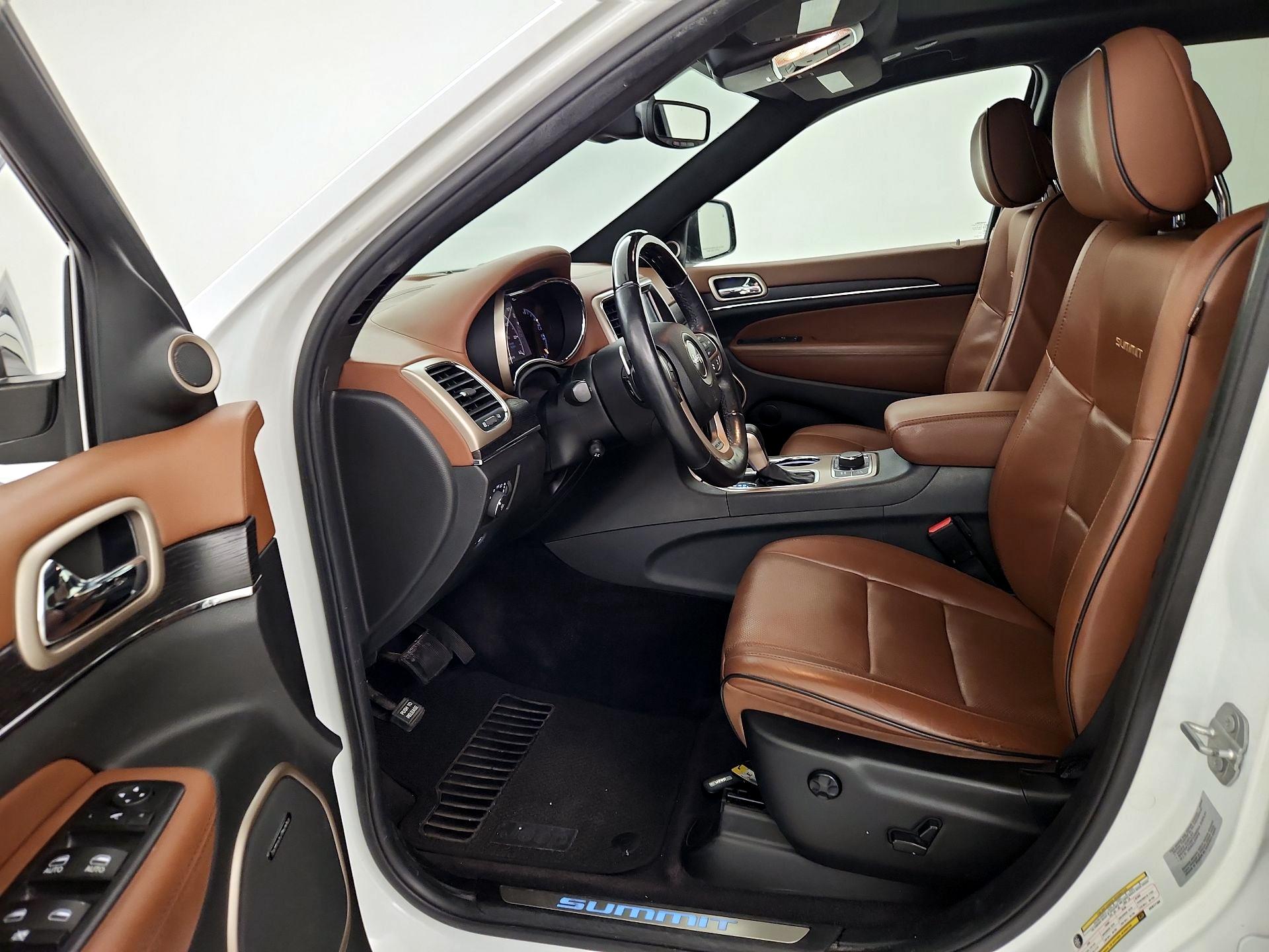 Thumbnail: 2017 Jeep Grand Cherokee - 11