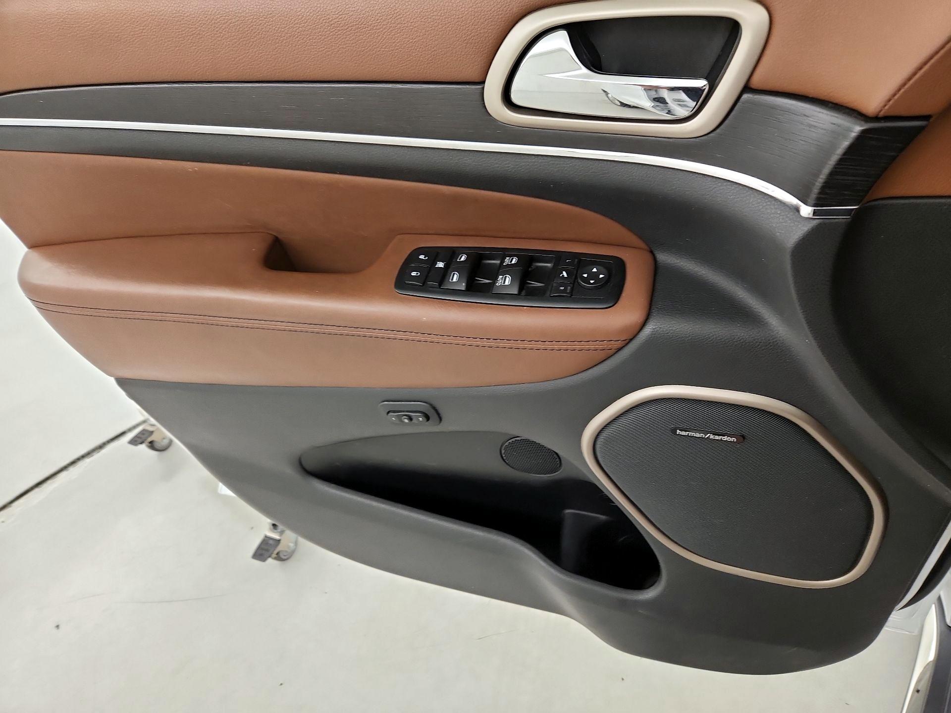 Thumbnail: 2017 Jeep Grand Cherokee - 12