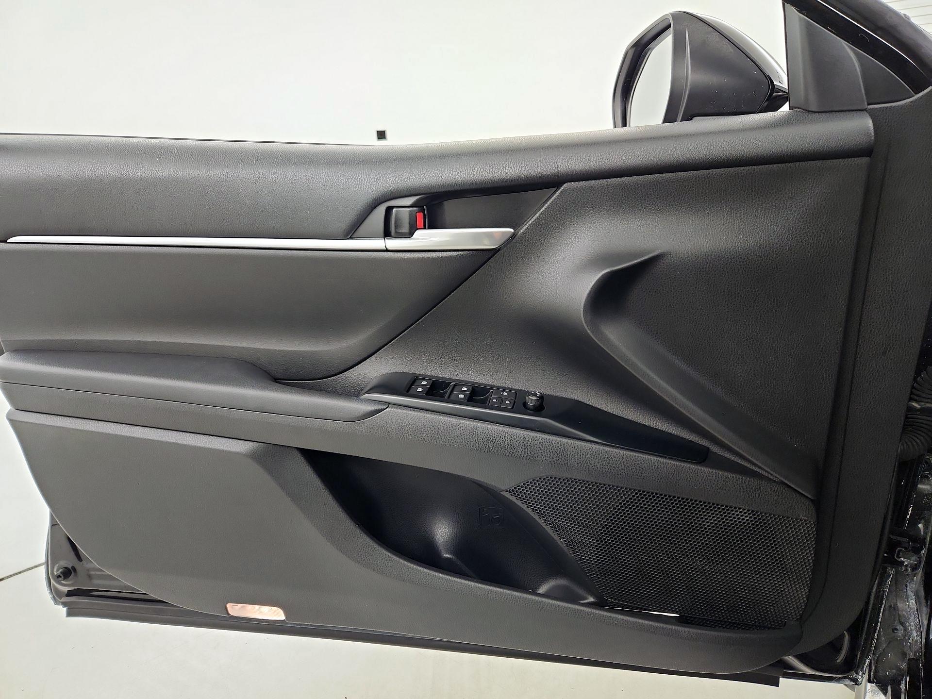 Thumbnail: 2018 Toyota Camry - 12