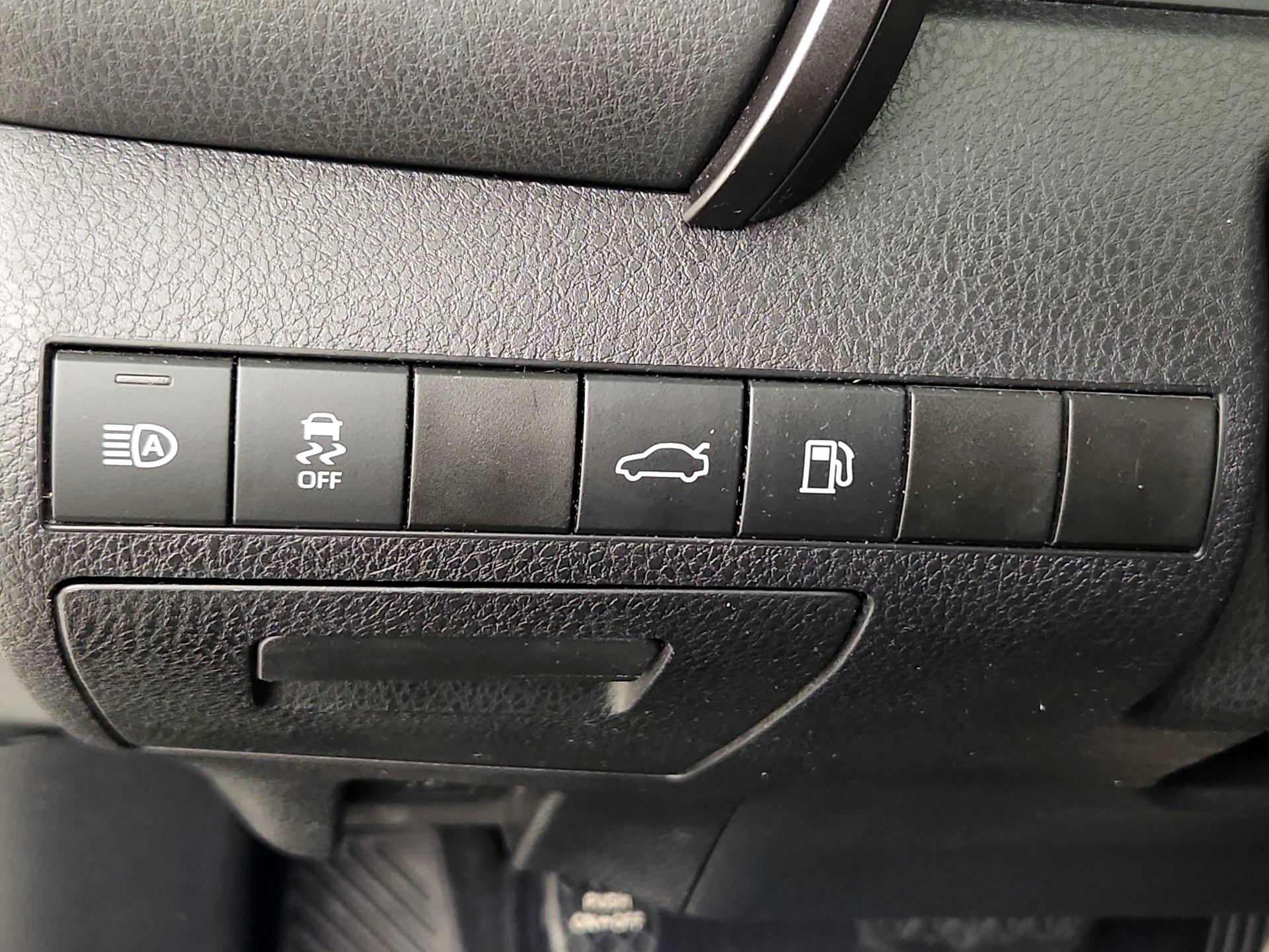 Thumbnail: 2018 Toyota Camry - 13