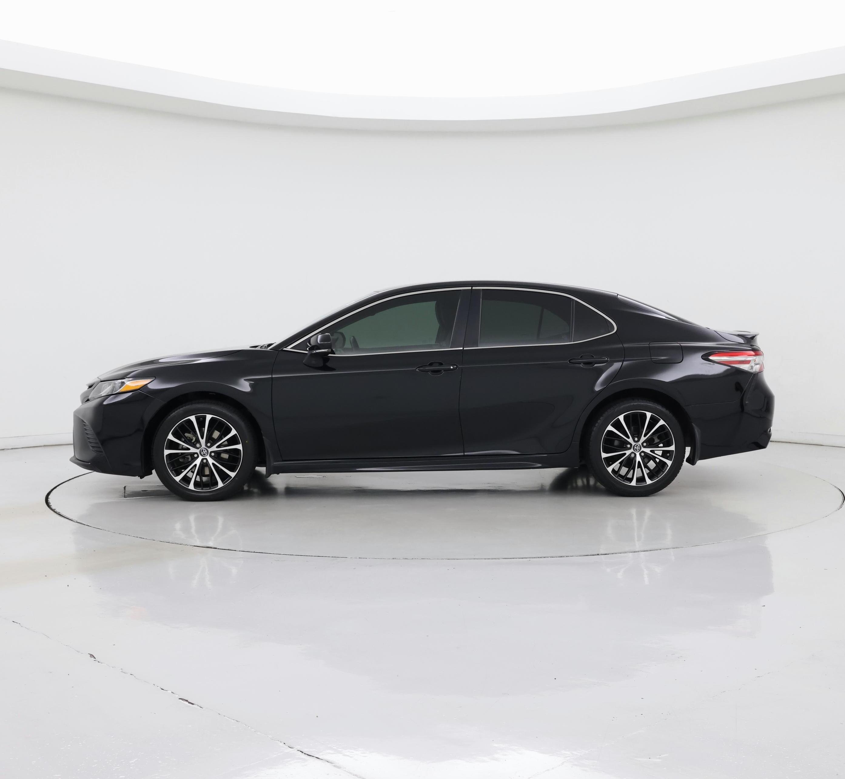 Thumbnail: 2018 Toyota Camry - 3