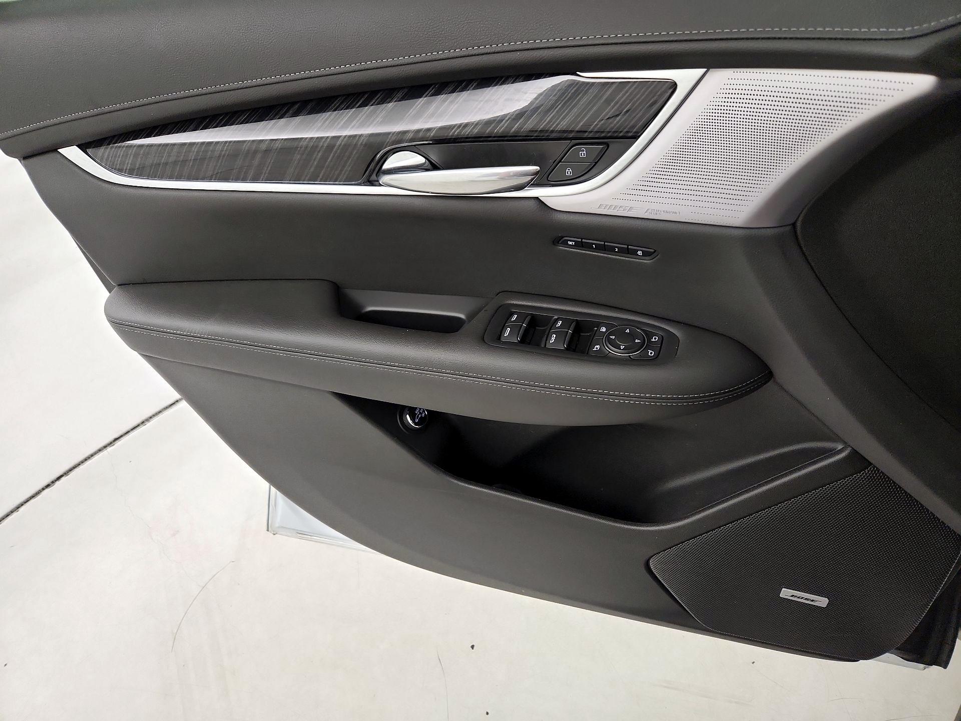 Thumbnail: 2024 Cadillac XT6 - 12