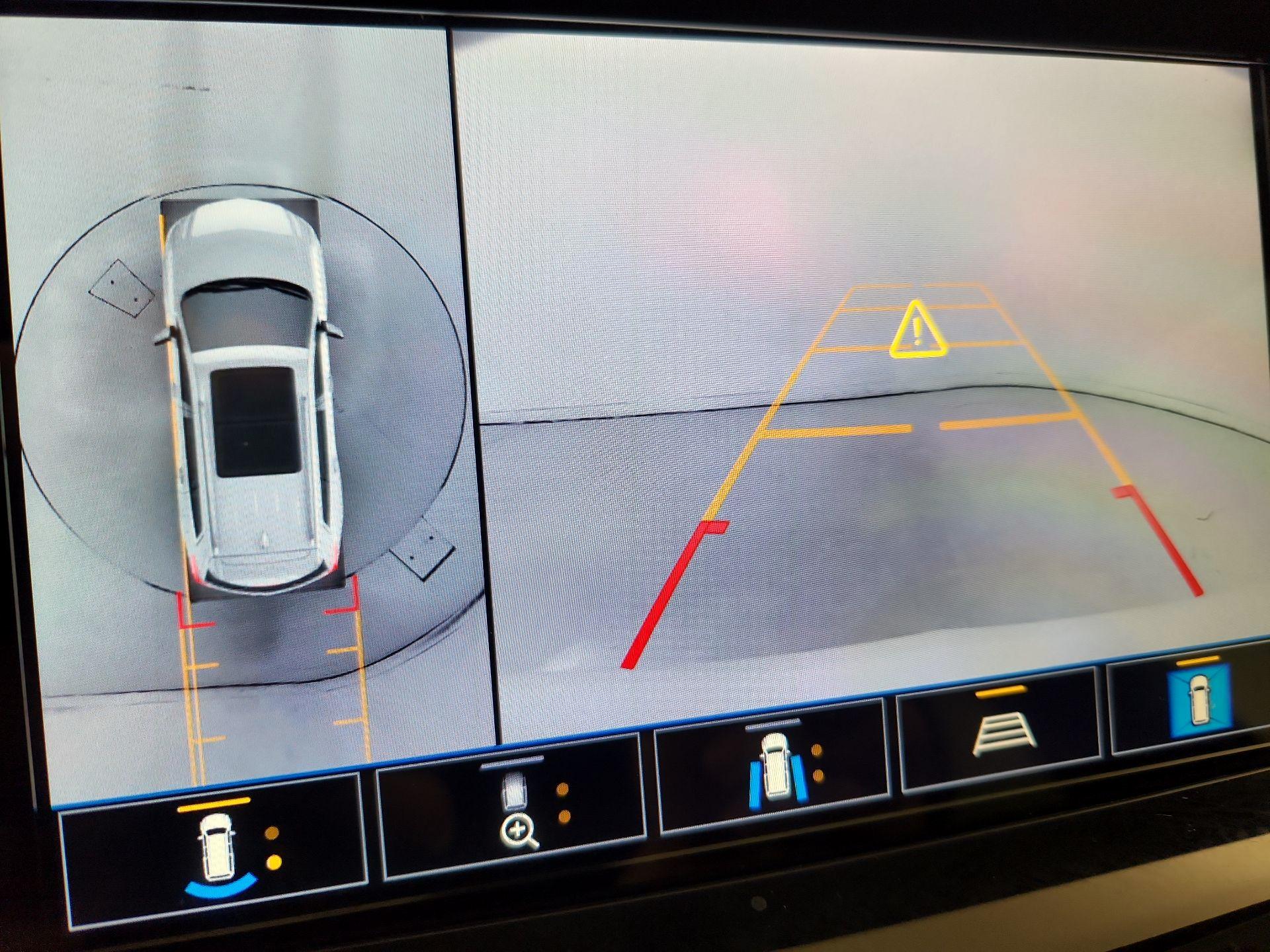 Thumbnail: 2024 Cadillac XT6 - 15