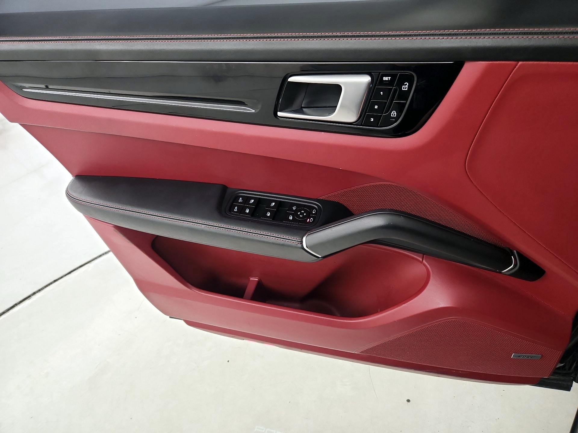 Thumbnail: 2021 Porsche Cayenne - 12