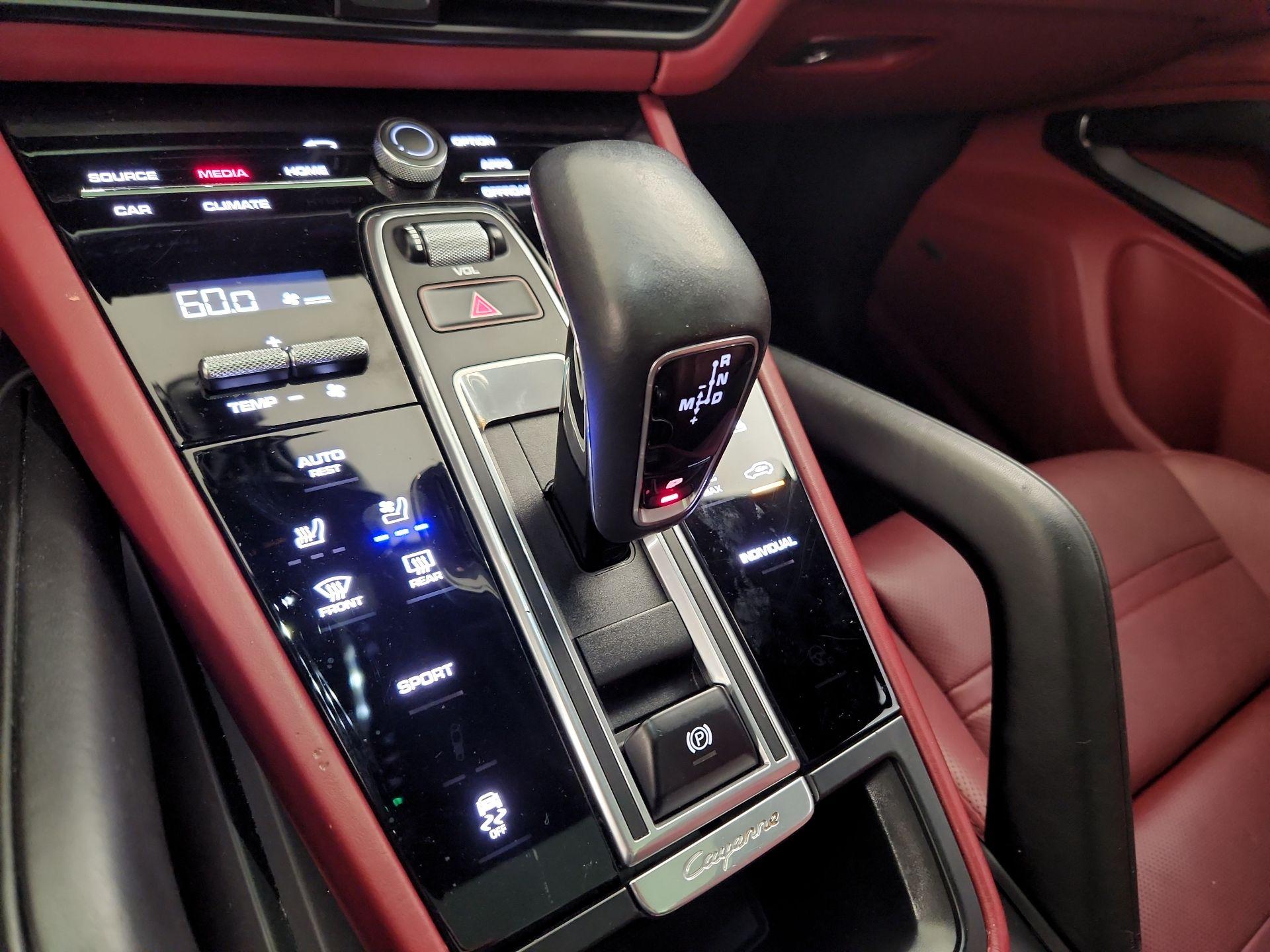 Thumbnail: 2021 Porsche Cayenne - 18