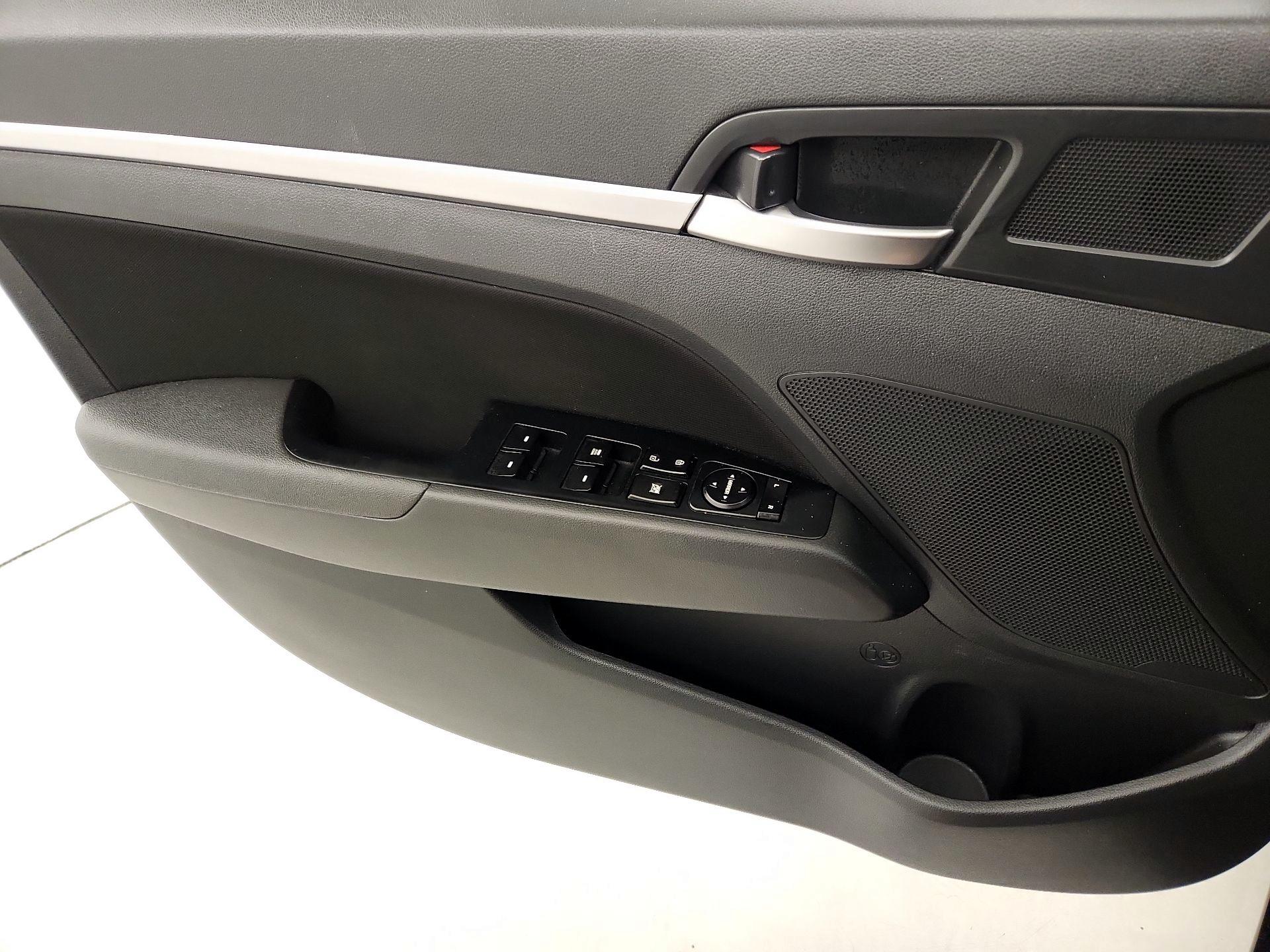 Thumbnail: 2020 Hyundai Elantra - 12