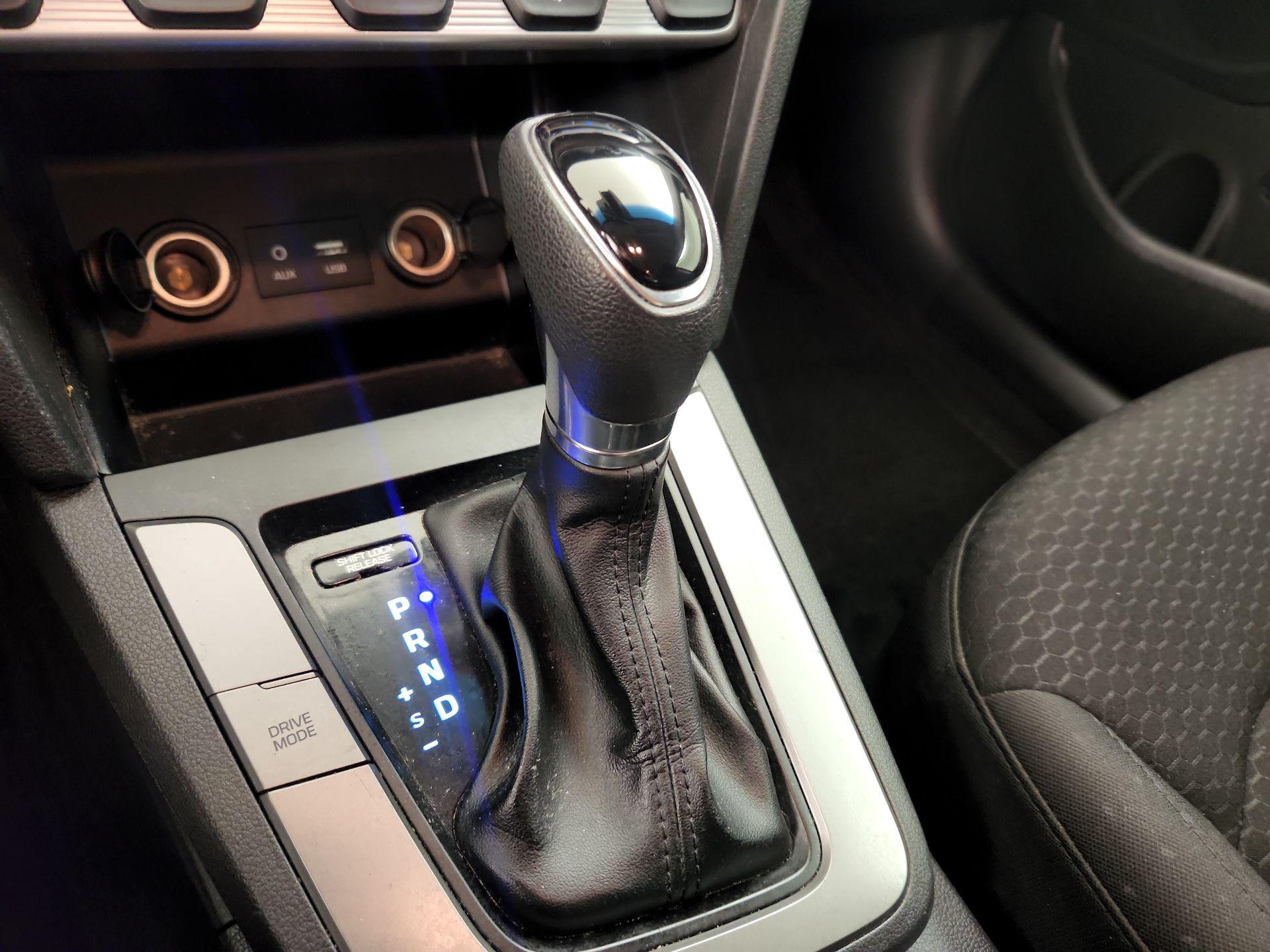 Thumbnail: 2020 Hyundai Elantra - 17