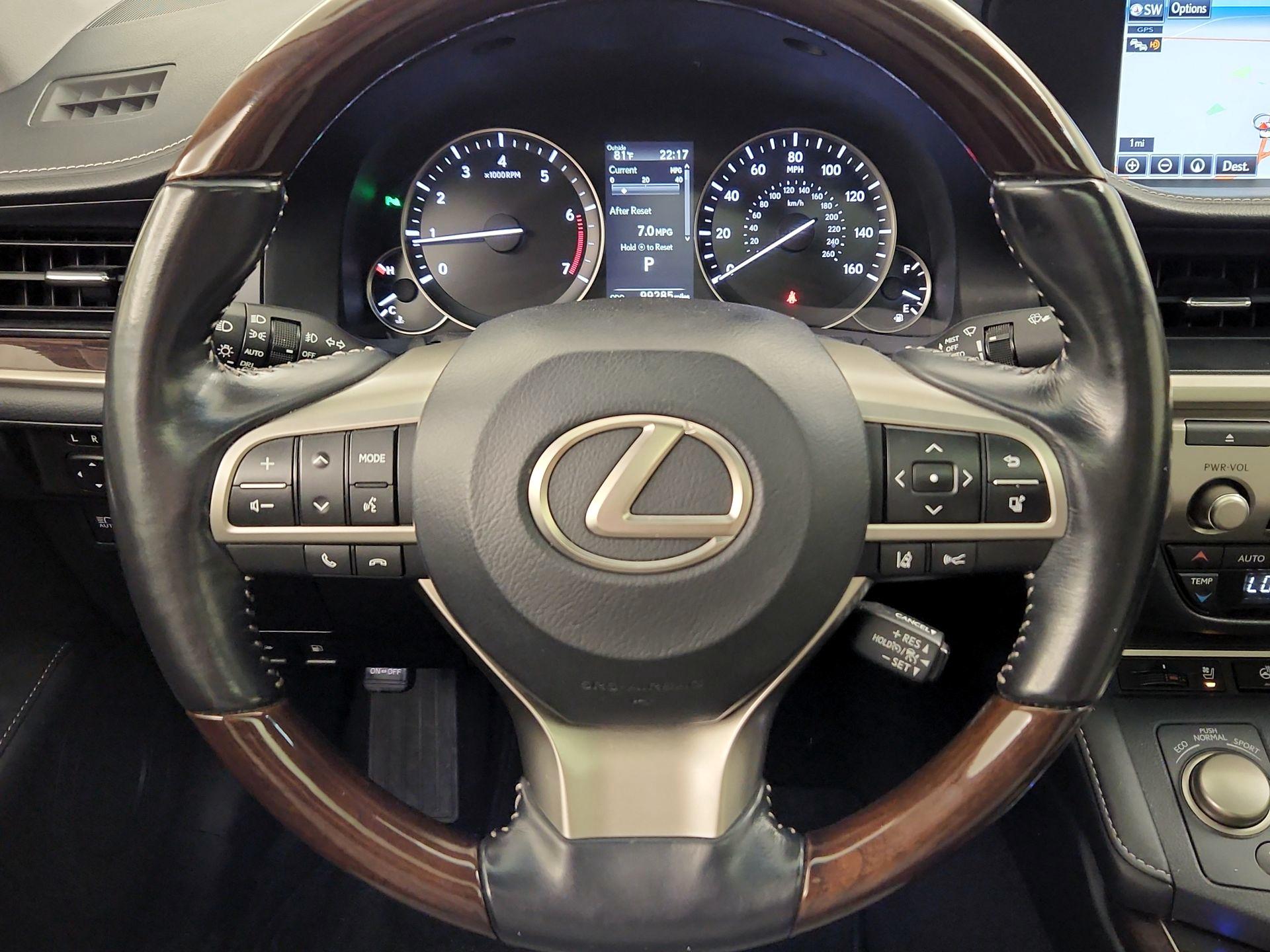 Thumbnail: 2016 Lexus ES - 10