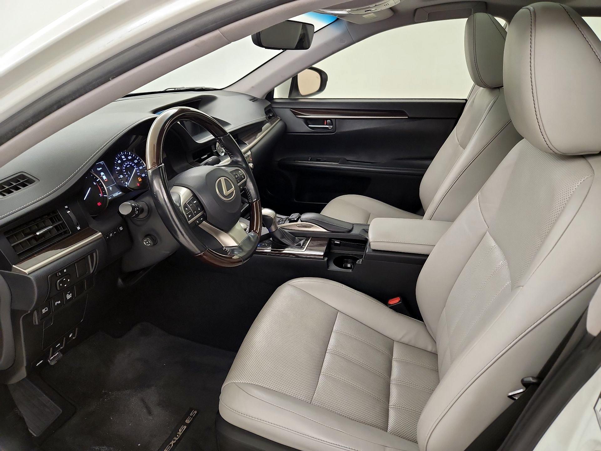 Thumbnail: 2016 Lexus ES - 11